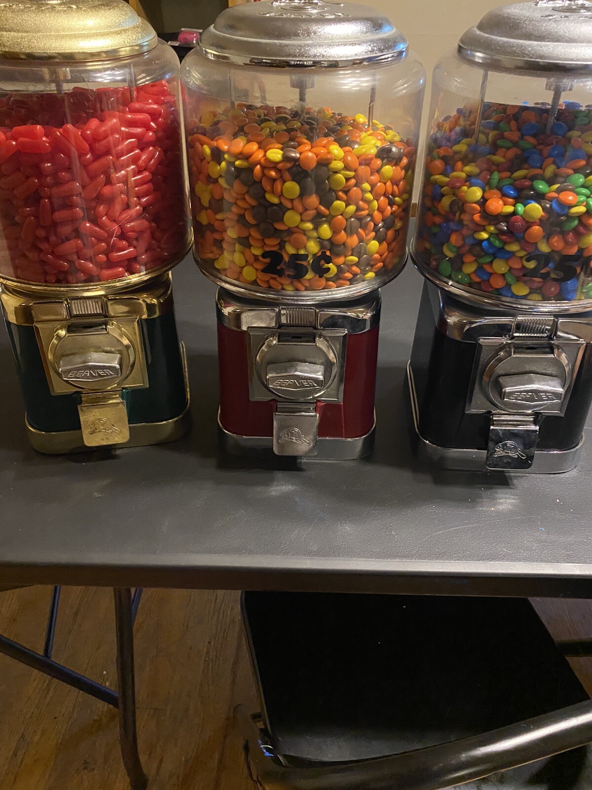 1 BEAVER RED RB16 Gumball Candy Toy Nut Vending Machine. CASH DRAWER. 1 Year Old