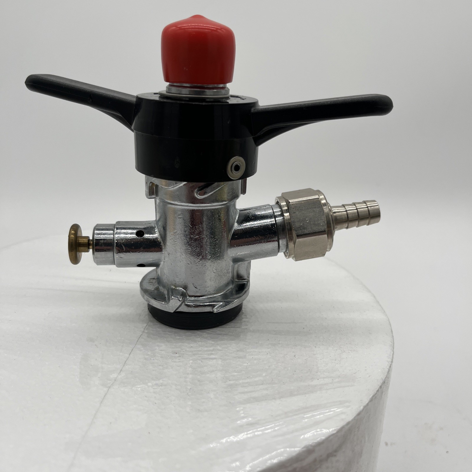 Plastic Wing Handle Fast Tap Keg Coupler . Mint Condition