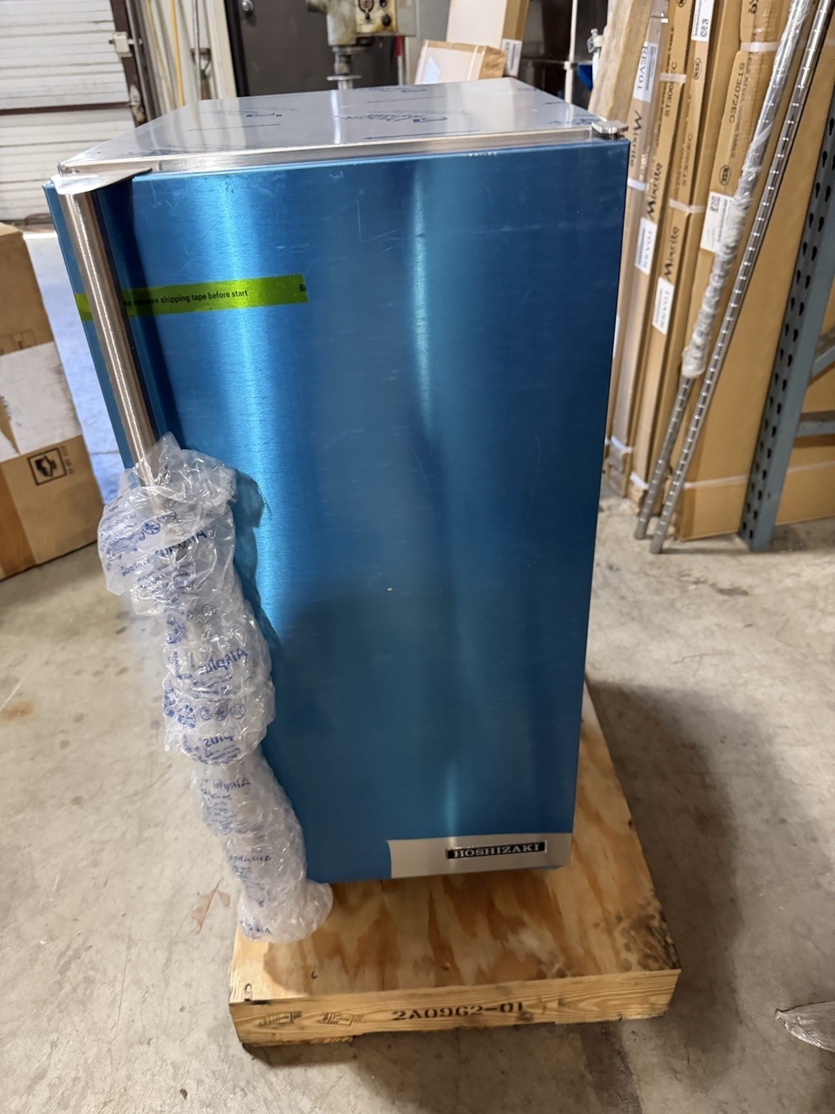 Hoshizaki AM-50BAK Undercounter Top Hat Ice Maker (Minor Cosmetic Dent In Rear)