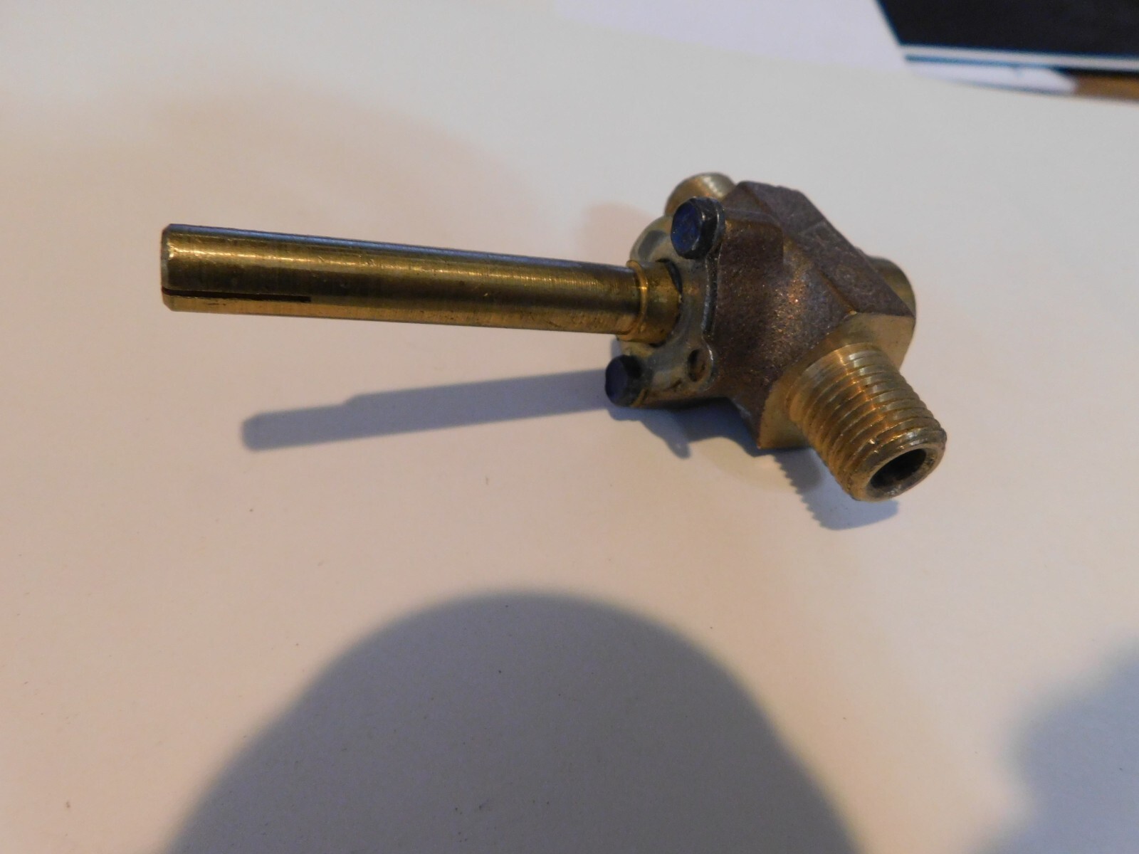 Hobart Vulcan Oven Gas Valve 1/4 «MPT X 1/4 «MPT D Stem 2» Long Part -402077-2