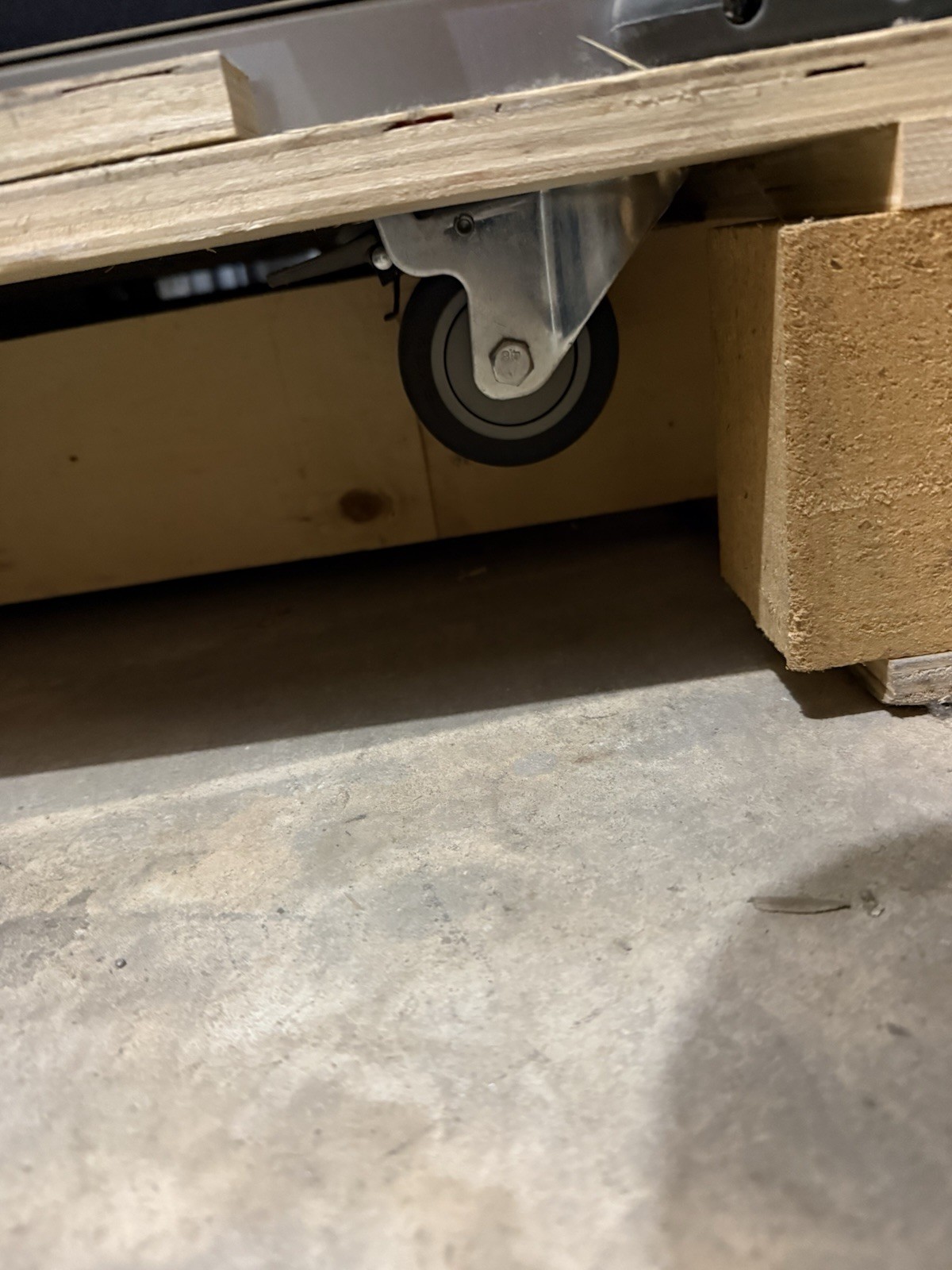 NEW Heater proofer, EMPURA HPIC-3414 1500W, Insulated door, 3′ casters, 185°F
