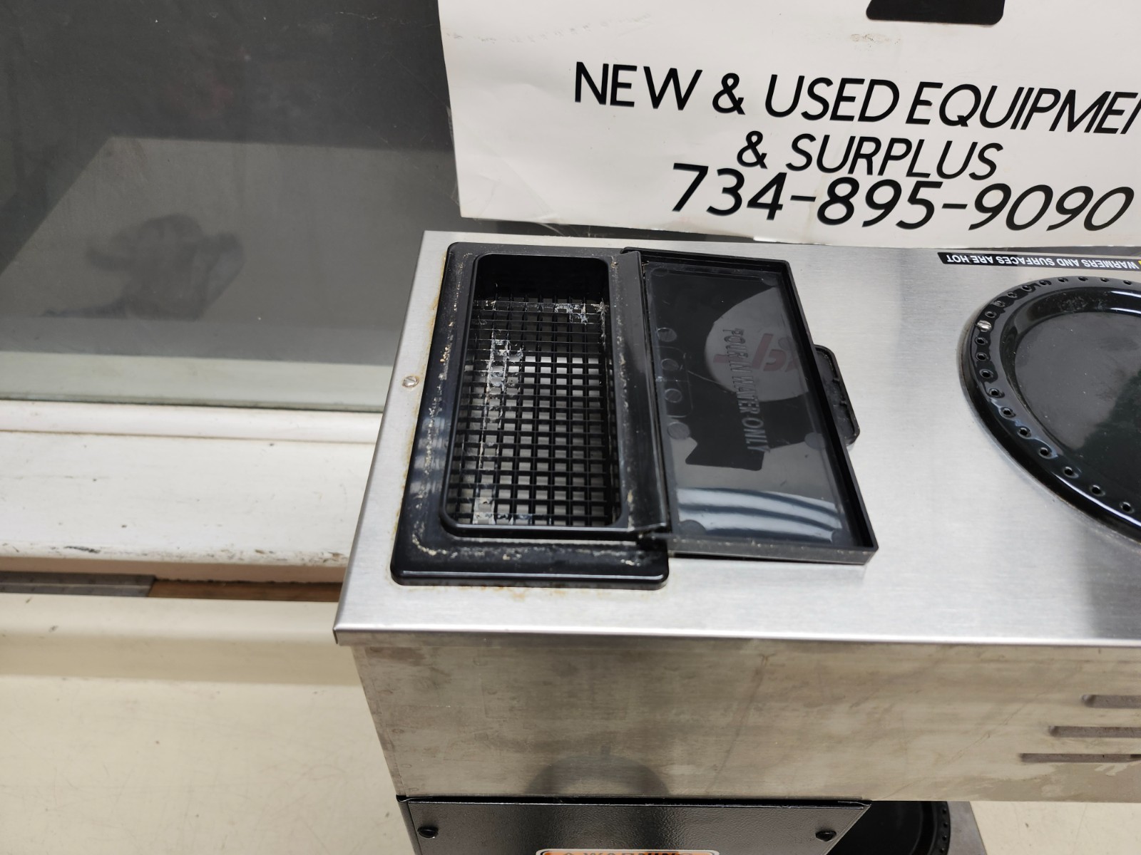 Bunn VPR Black 12 Cup Commercial Coffee Brewer Upper & Lower Warmers 33200.0000