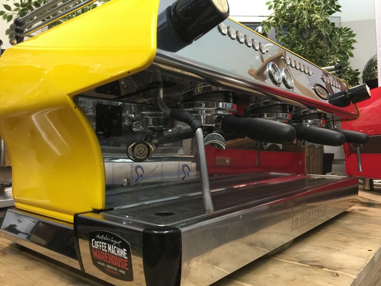 LA MARZOCCO FB80 3 GROUP YELLOW BLACK ESPRESSO COFFEE MACHINE COMMERCIAL CAFE