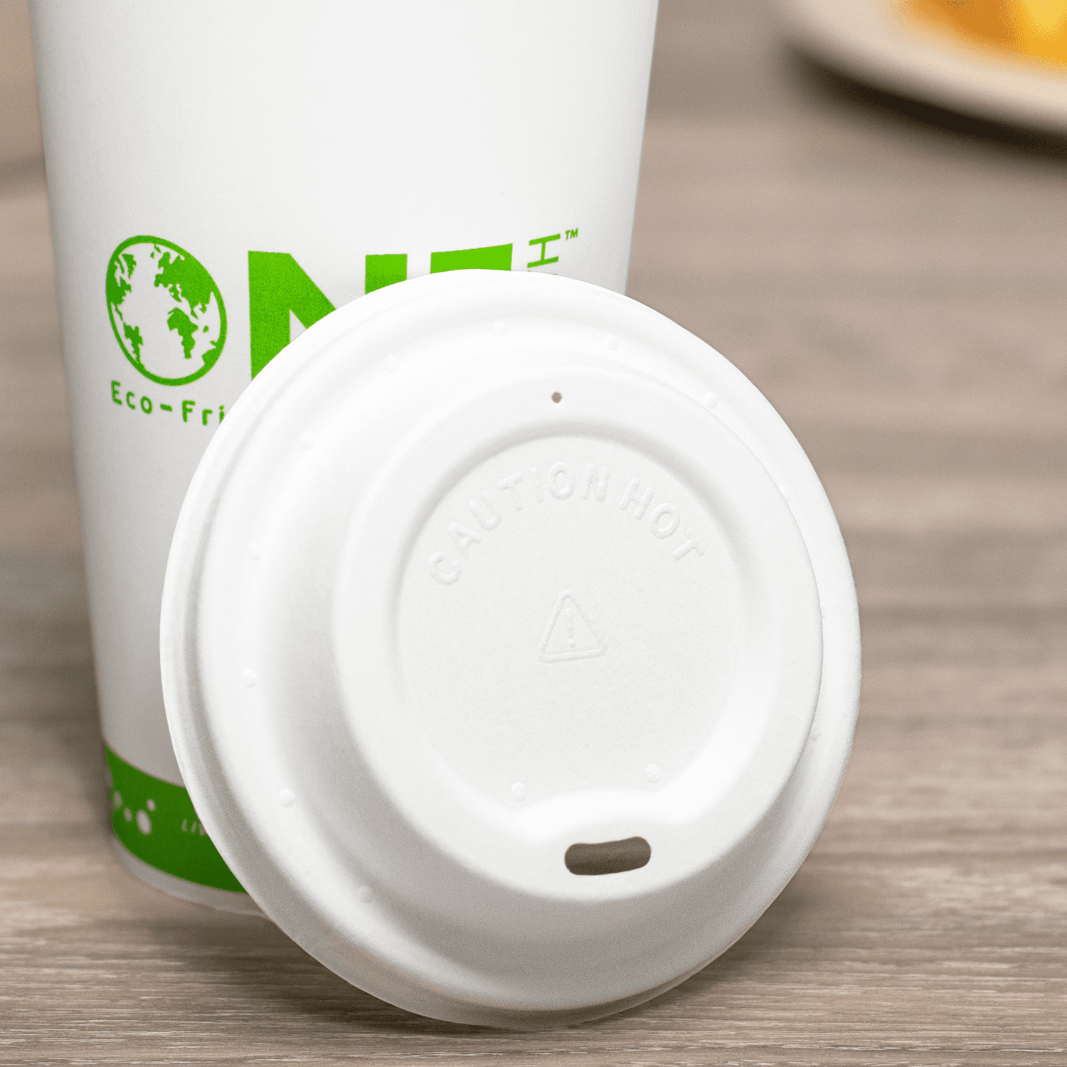 Karat Earth 90mm Bagasse Sipper Dome Lid for 10-24oz Hot Cup, White – 500 pcs