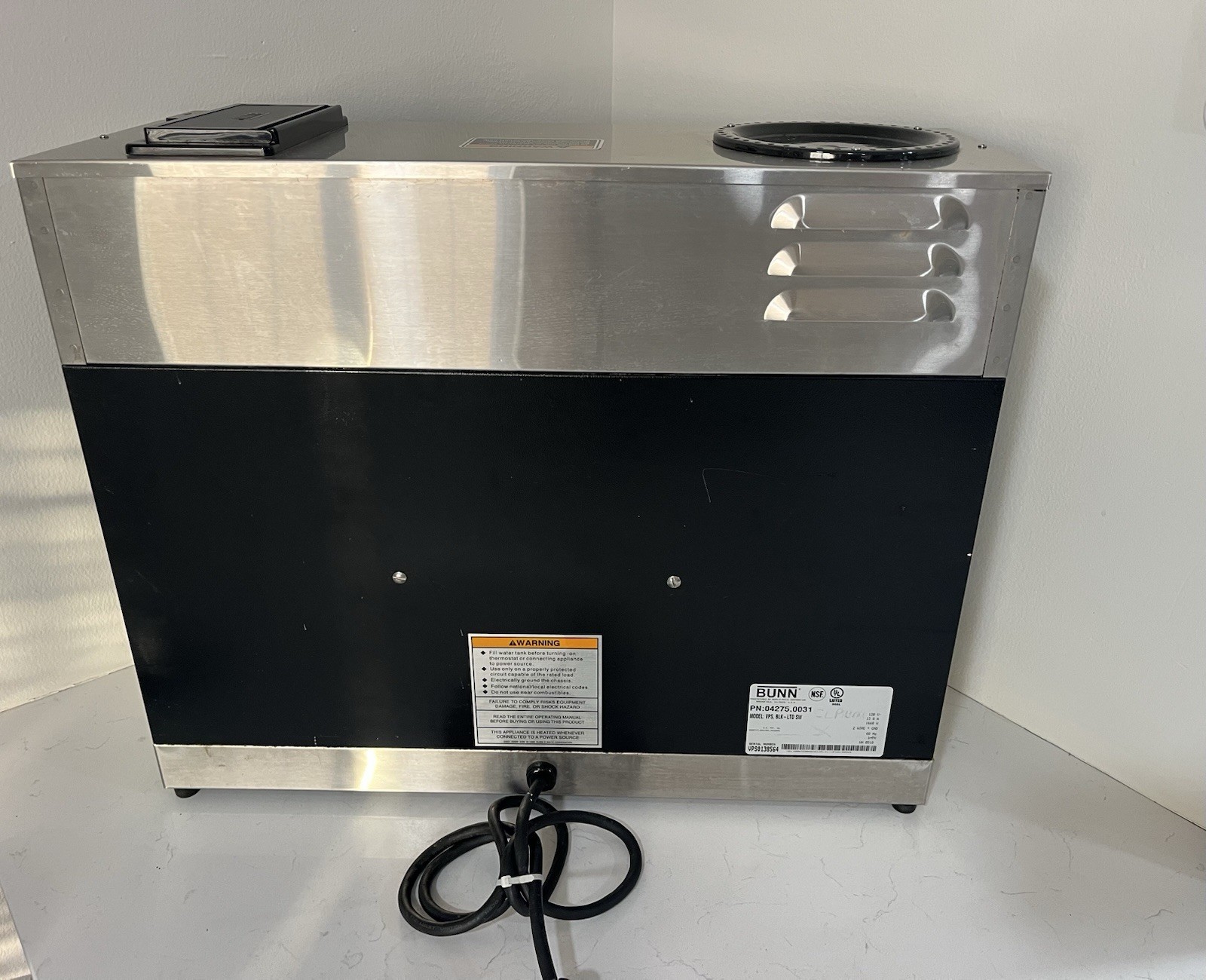 BUNN VPS BLK-LTD SW. 120V Decanter Pourover Coffee Brewer, 3 Warmers