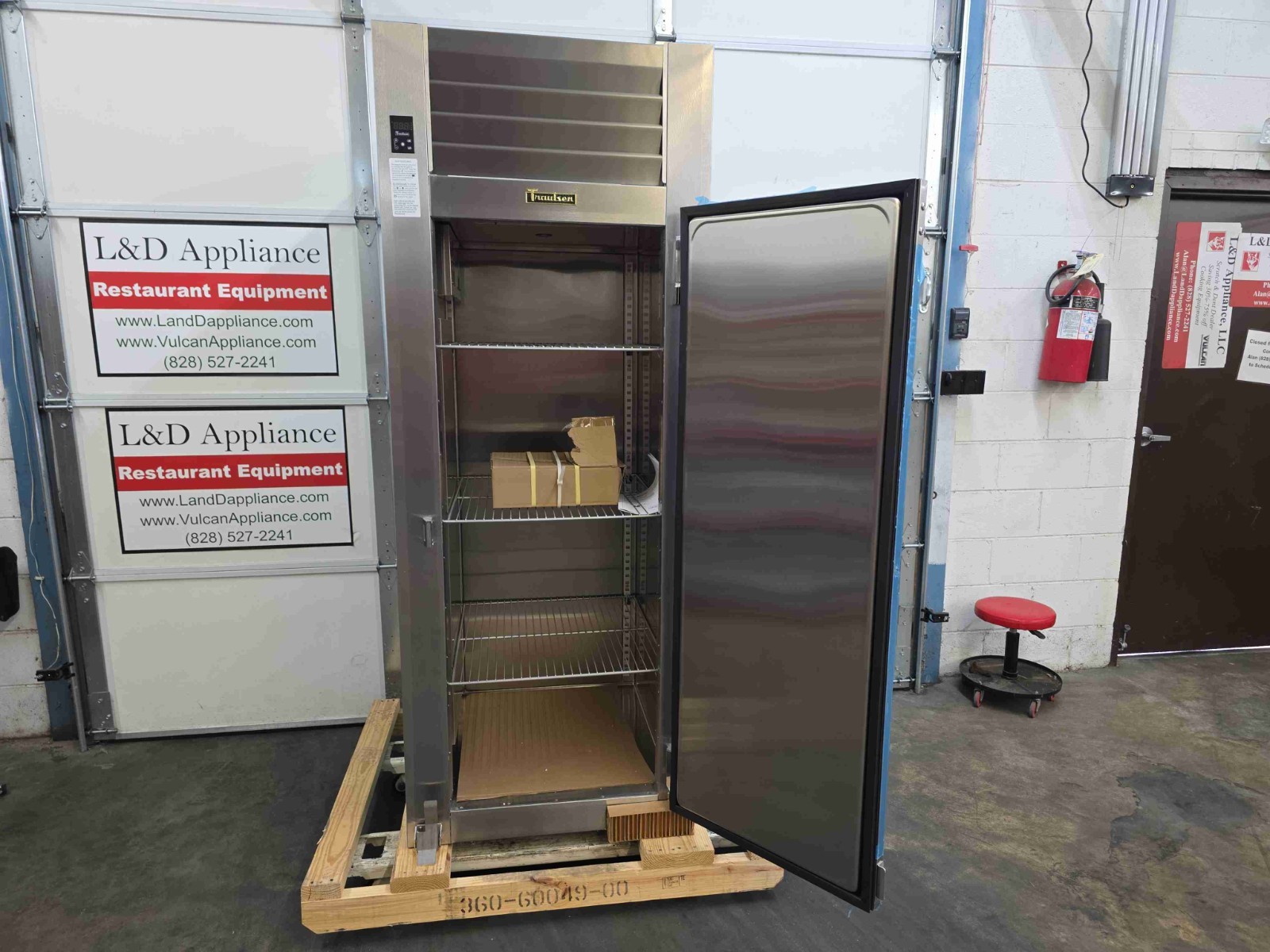 6479 New S/D Traulsen Insulated Warming, Holding Cabinet, Model: RW132W