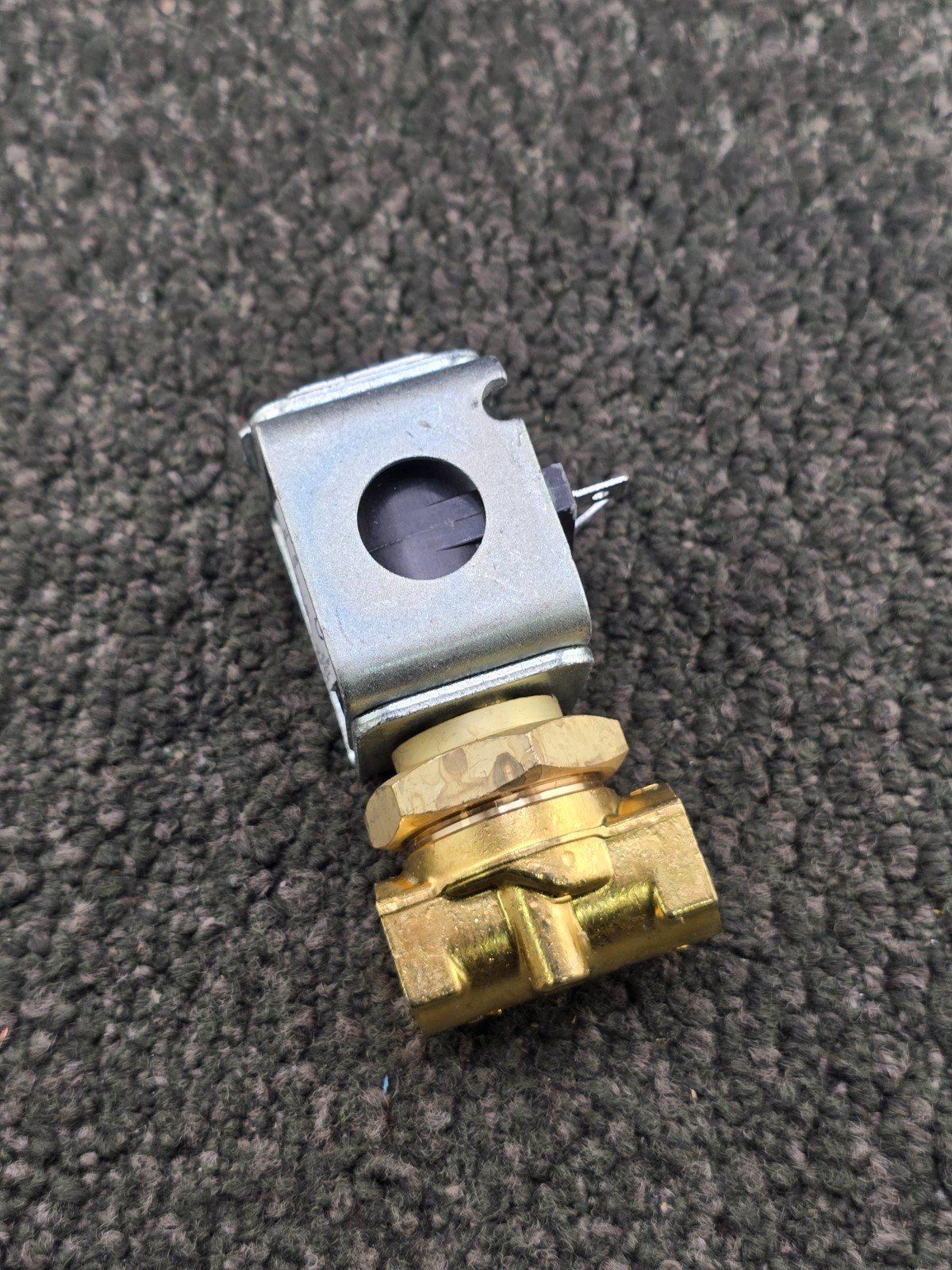 Parker 73132 G-23S 1/4″ 9W 2-Way General-Purpose Solenoid Coil and Valve 120V AC