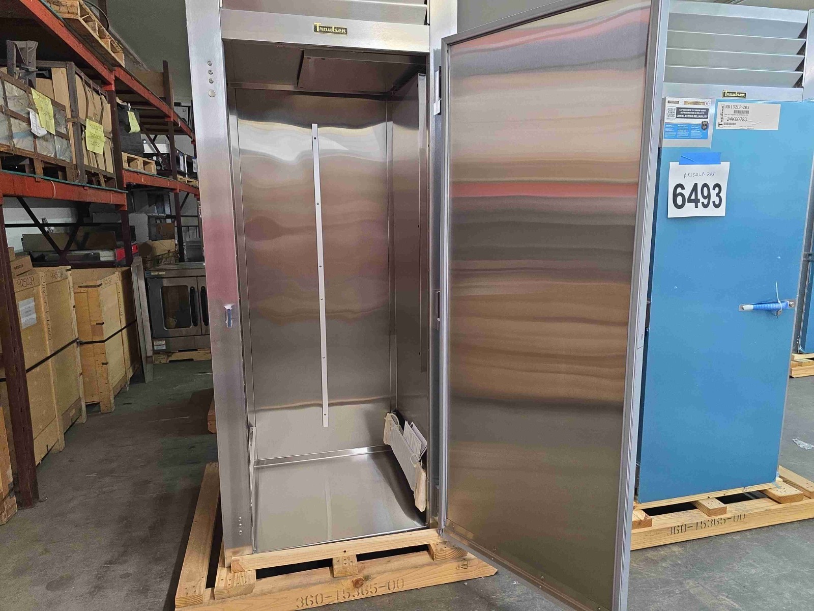 6492 New Old Stock Traulsen – Keg Cooler – 1-Door Cooler Roll In RRI132HUT-FHS