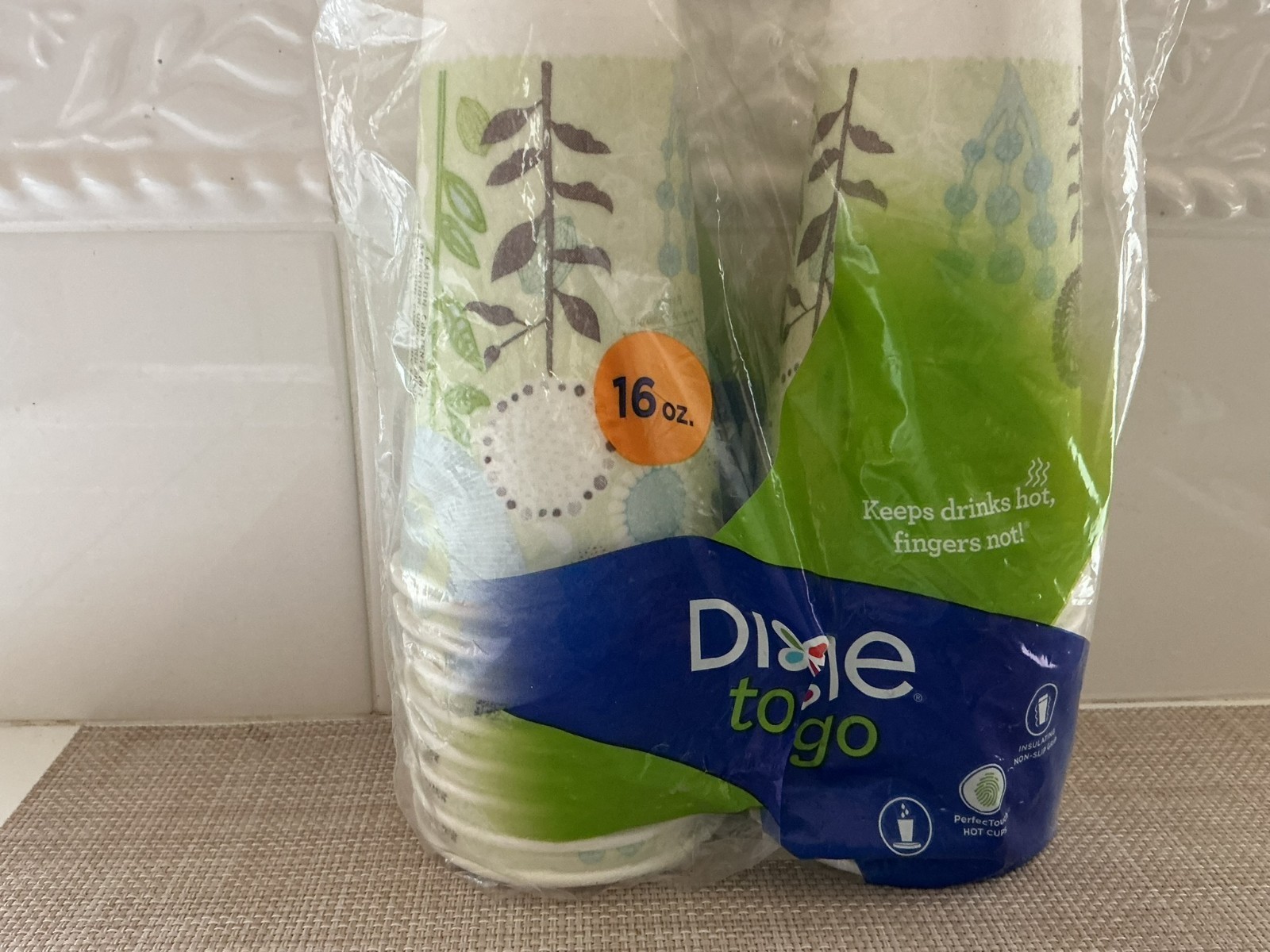 Dixie To Go PerfecTouch 16 Piece Disposable Coffee Cups 16 oz Open Box NO LIDS