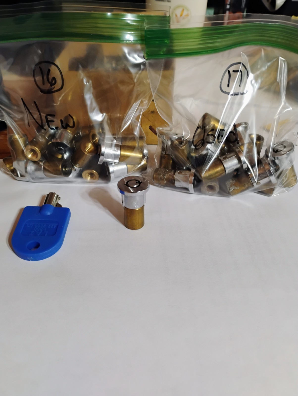 4 GUMBALL MACHINE NORTHWESTERN, A&A BARREL LOCKS W/ KEY