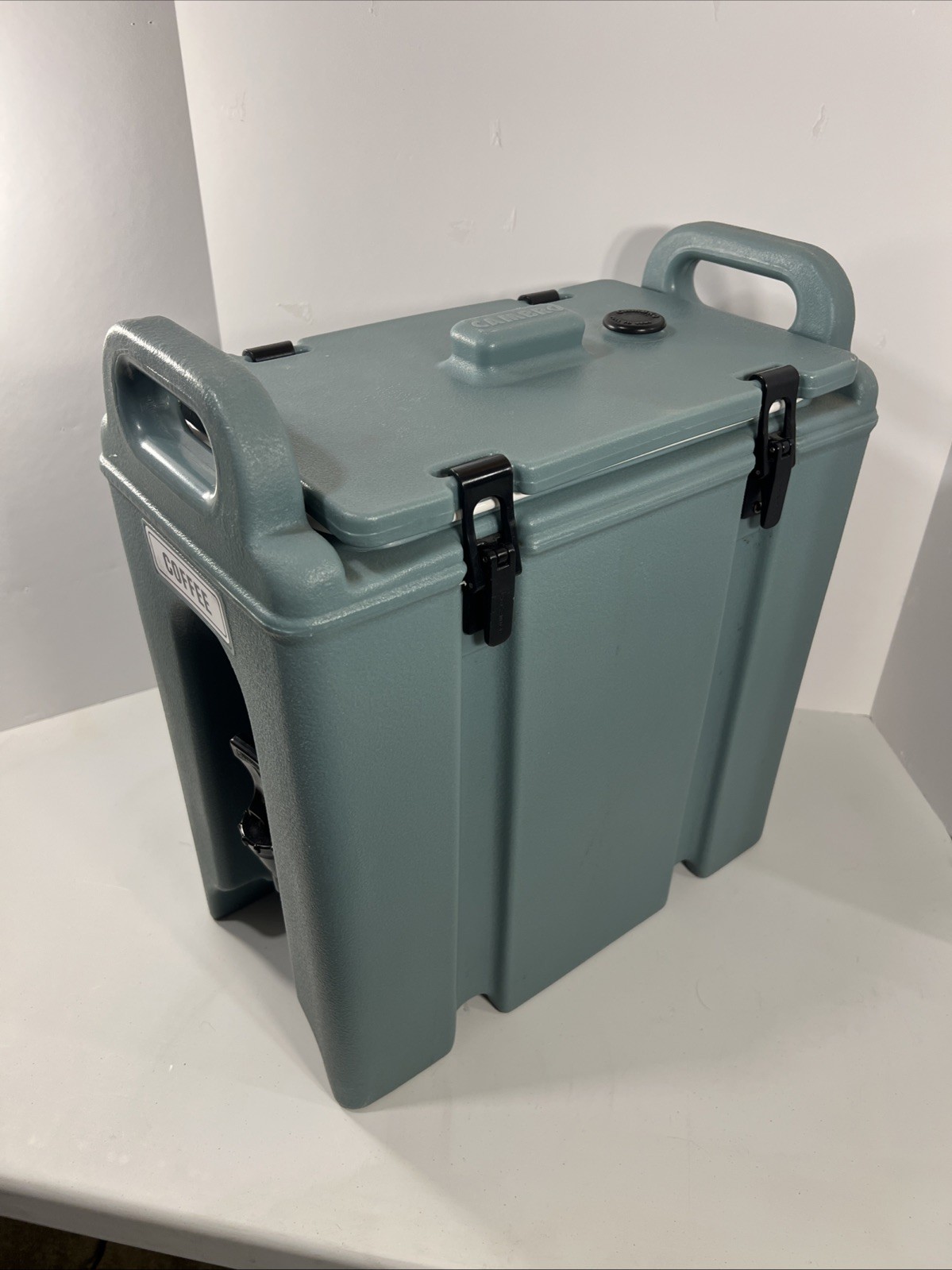 Cambro Beverage Dispenser 250LCD Grey 2.5 Gallons Insulated Hot or Cold