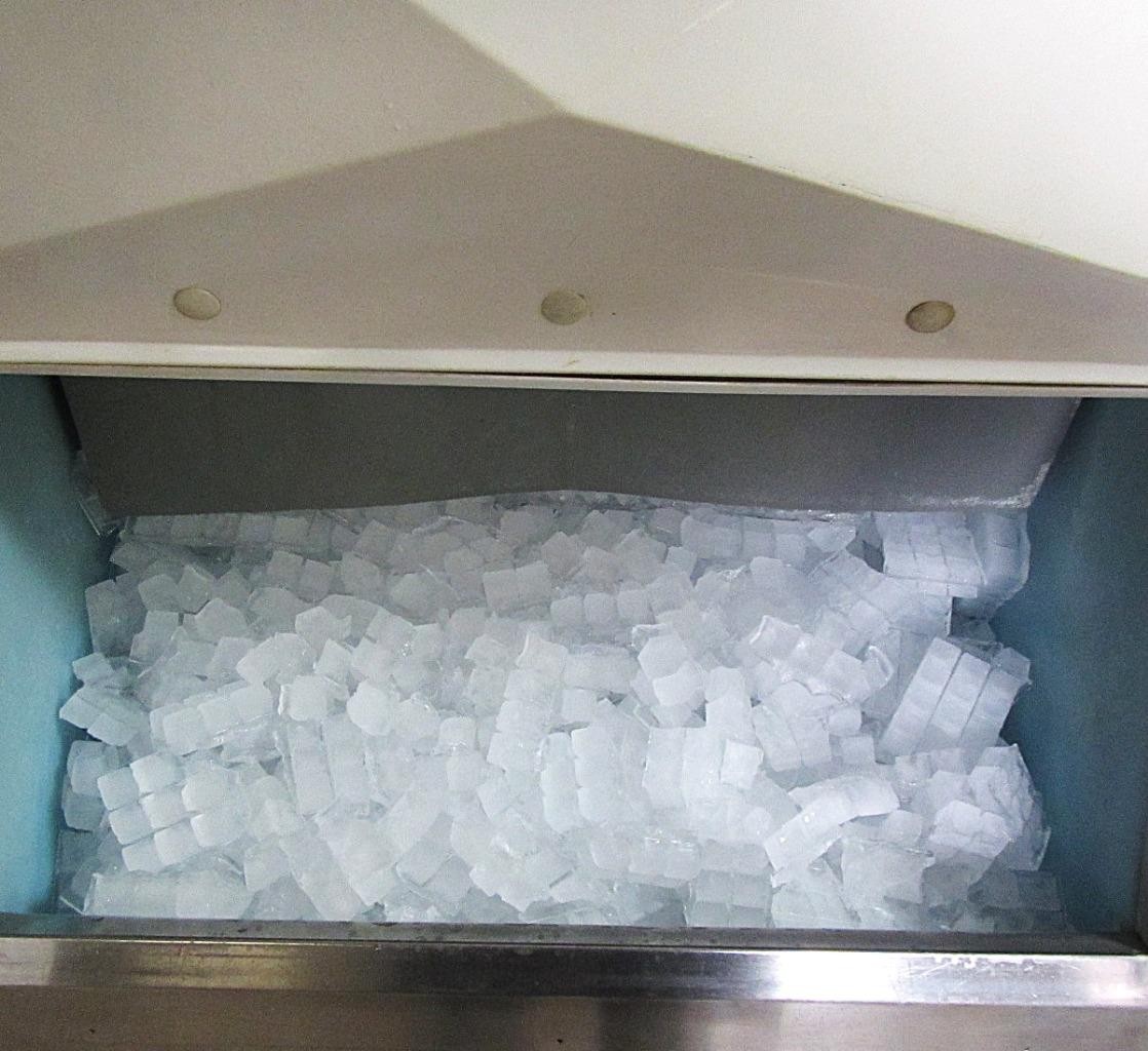 Manitowoc Indigo ID-6060A Full Cube Air Cooled Ice Maker Machine & Bin 650lb/day