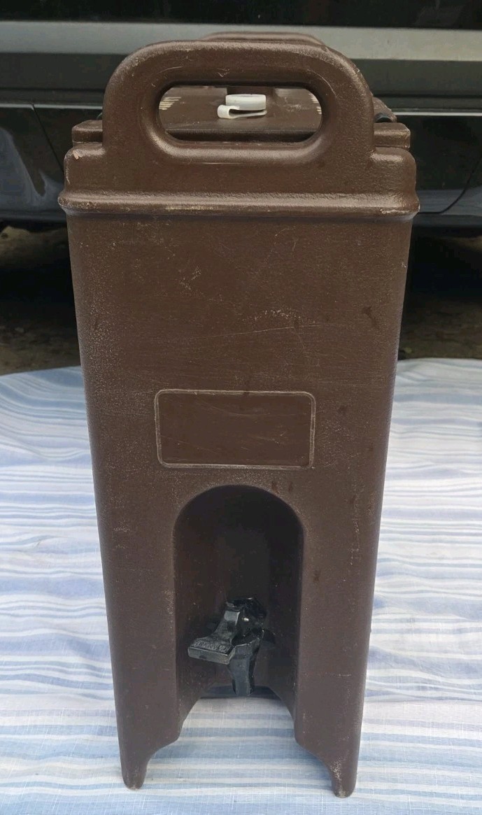 Cambro Camtainer Polyethylene Beverage Container Brown 4.75 gallon 500 LCD