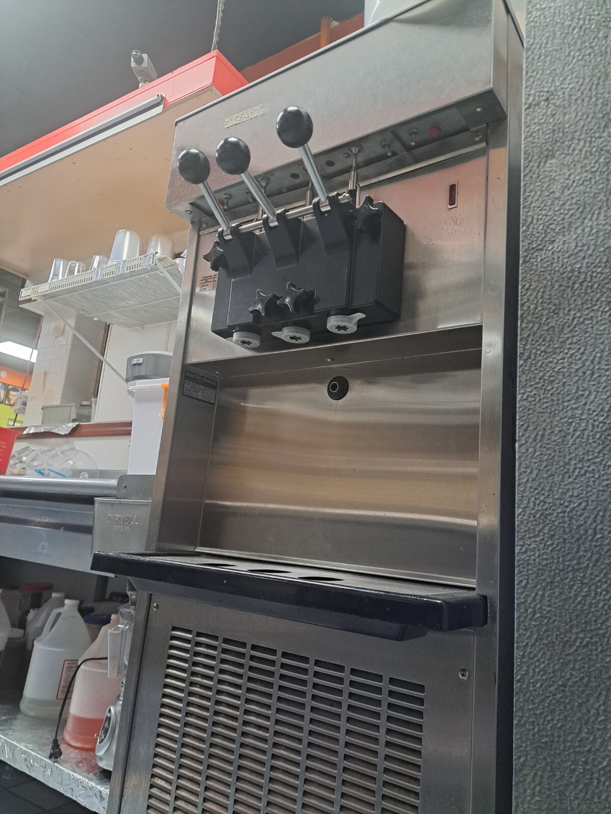 ElectroFreeze Soft Serve Ice Cream, SL 500, 3 ph., Water Cooled, 1 Available