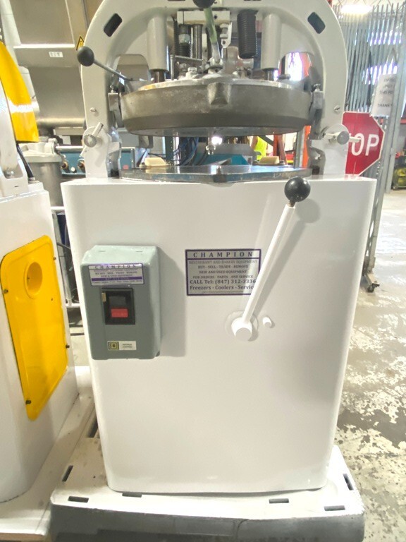 Dough Divider & Rounder/ Nussex / Eberhardt Model P7U Semi Automatic 26 Cut