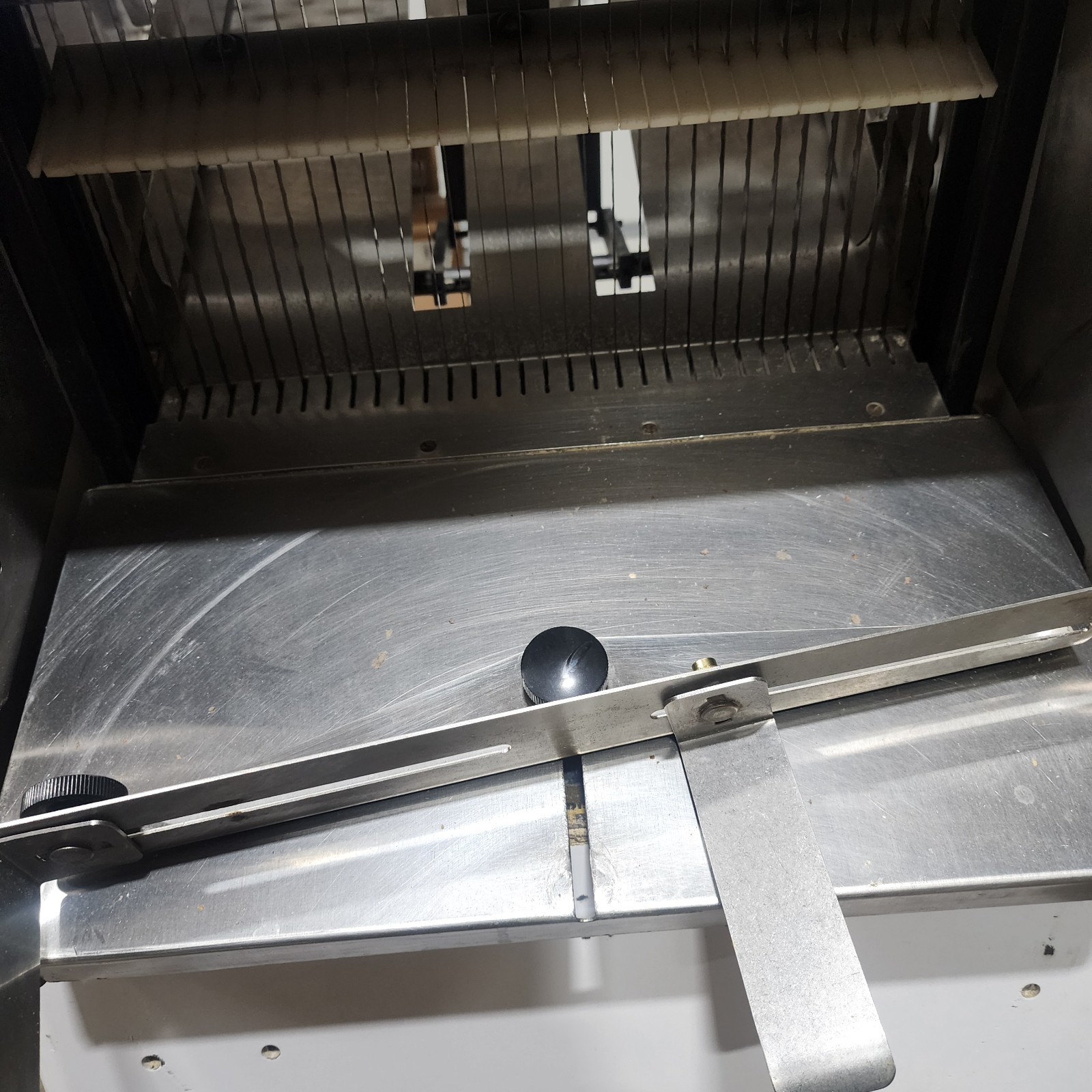 Oliver 797-32 1/2″ Bread Slicer with Pro Guard System