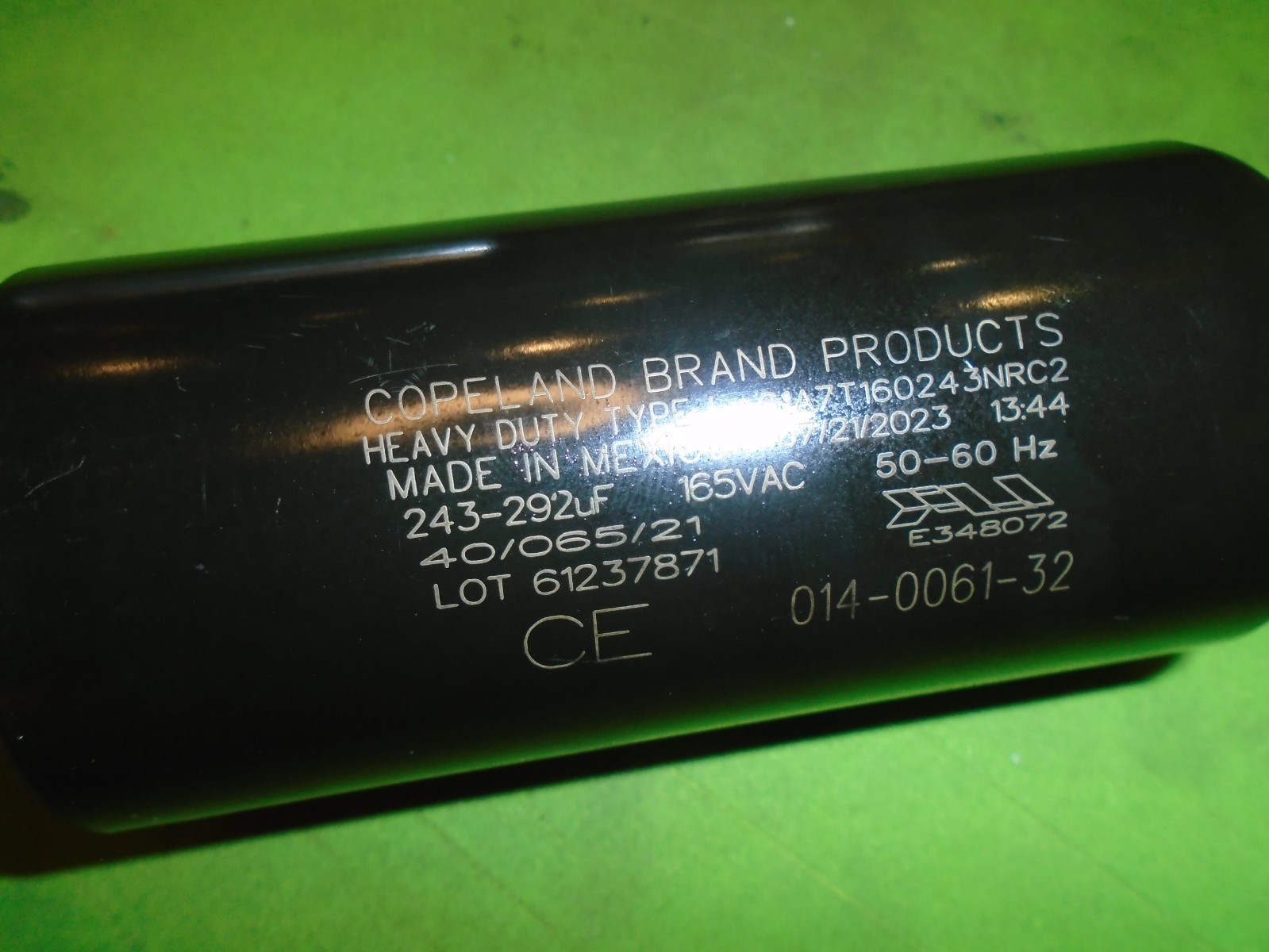 Copeland Start Capacitor | Round | 165V 50-60 Hz 243-292uF 014-0061-32