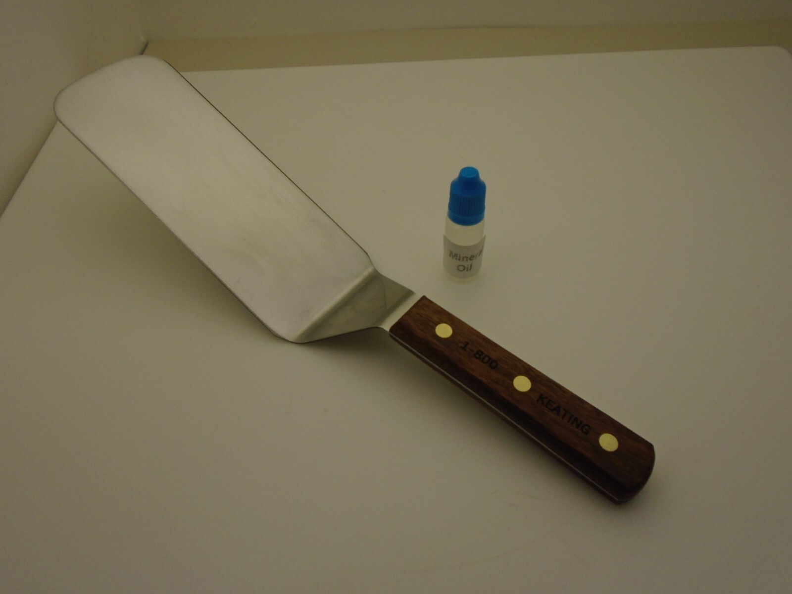 KeatingUSA Wood Handle 8X3 Hi Carbon Steel Semi Flex Blade Spatula Factory 2nd
