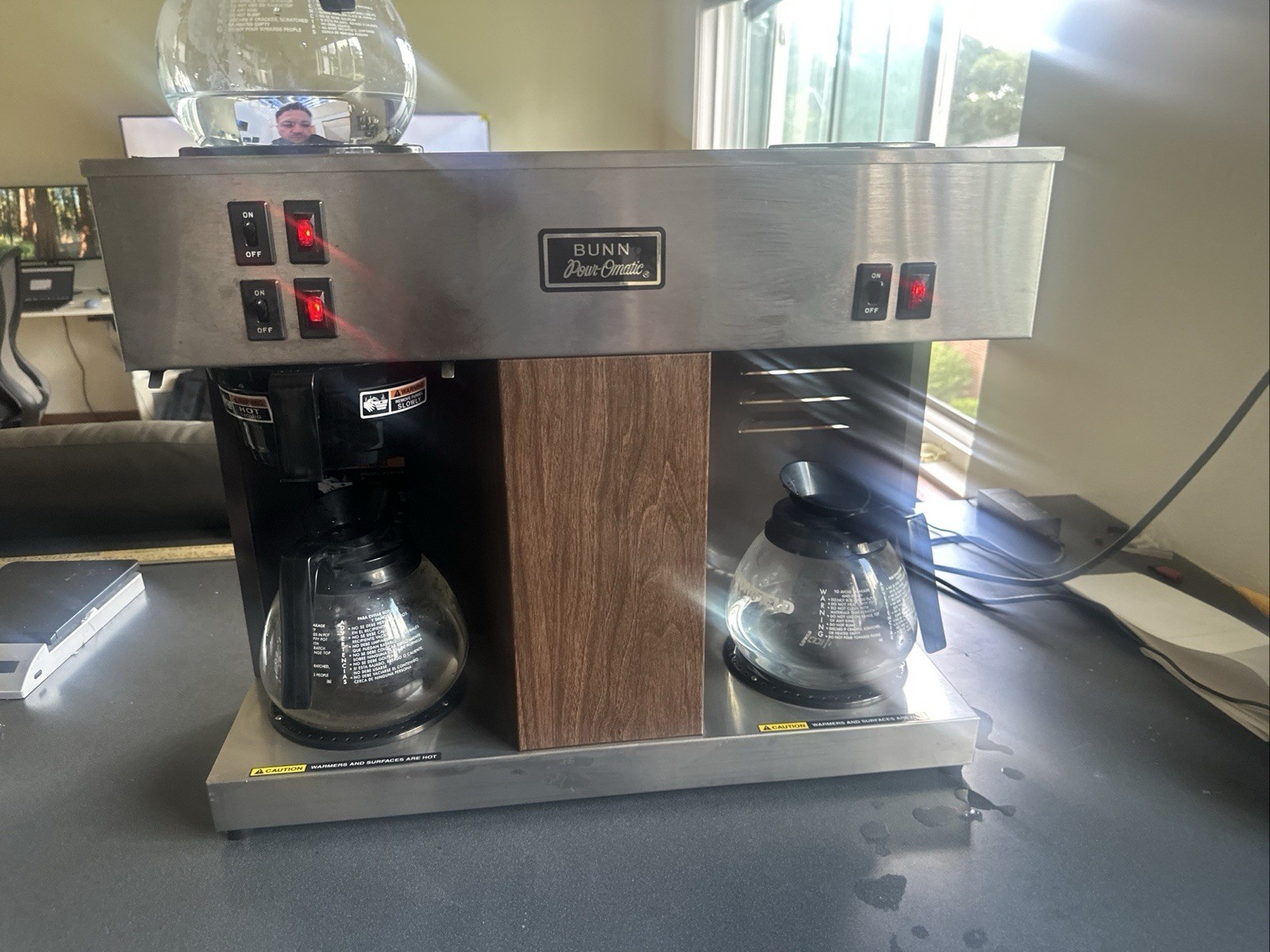BUNN VPS W/G Commercial Pourover Coffee Brewer Maker 12-Cup w/ 4 Carafes