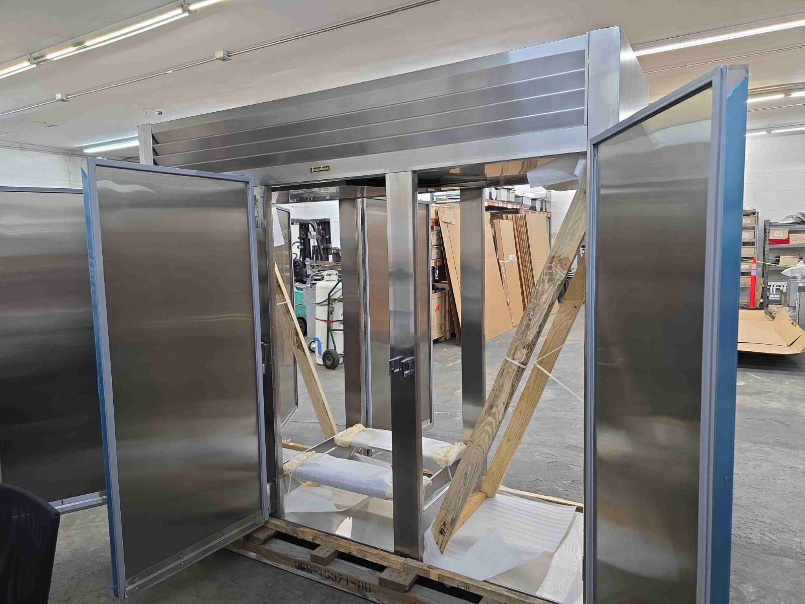 6485 New Aged Inventory Traulsen 3-Door Refrigerator Roll Thru RRI332LUT-FHS