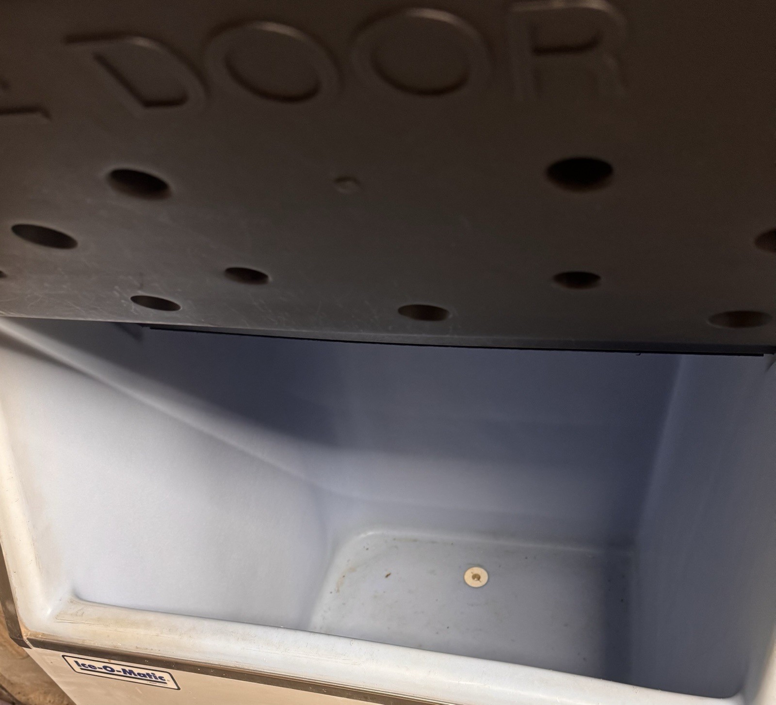 Manitowoc SD0212A Air Cooled Ice Machine 200lb Full Cube Automatic Defrost