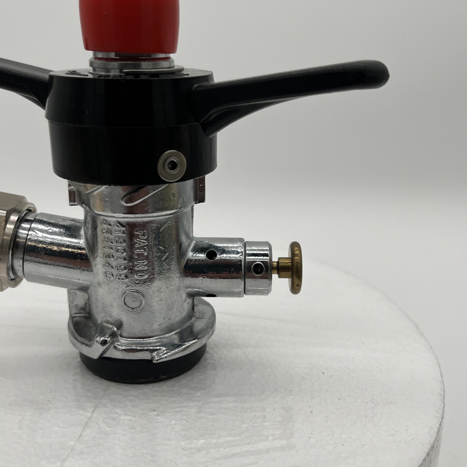 Plastic Wing Handle Fast Tap Keg Coupler . Mint Condition