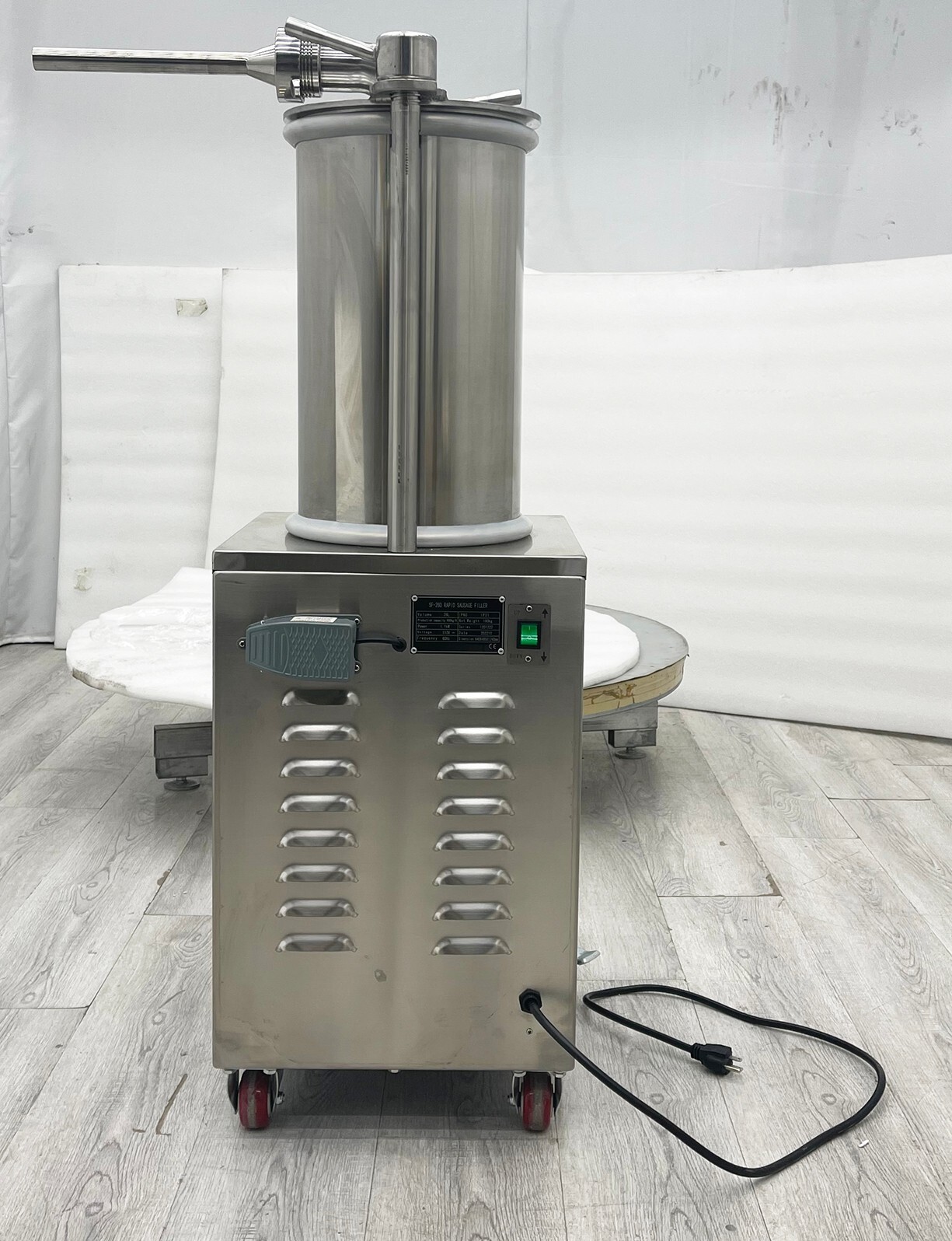 Commercial Hydraulic Sausage Stuffer Filler Stainless Steel 110V 1100W 26L