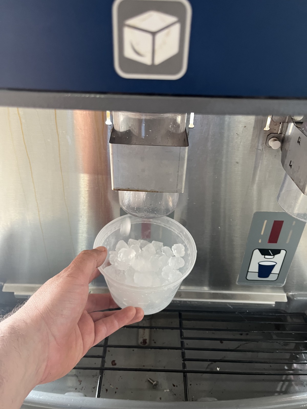 FOLLET 400 LBS AIR COOLED ICE MAKER/WATER DISPENSER (CHEWABLE ICE) MODEL 25CT400