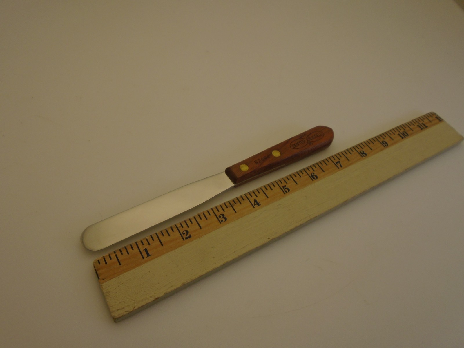 Dexter USA Wood Handle S2494 Flex Round Tip Petite Bakers Spatula Froster 4 inch