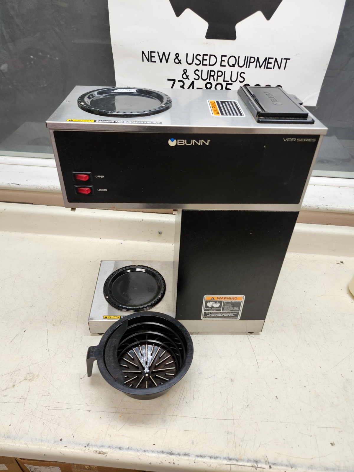 Bunn VPR Black 12 Cup Commercial Coffee Brewer Upper & Lower Warmers 33200.0000