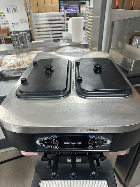 2020 Taylor C716-33 Soft Serve Frozen Yogurt Ice Cream Machine 3 Phase Air Cool