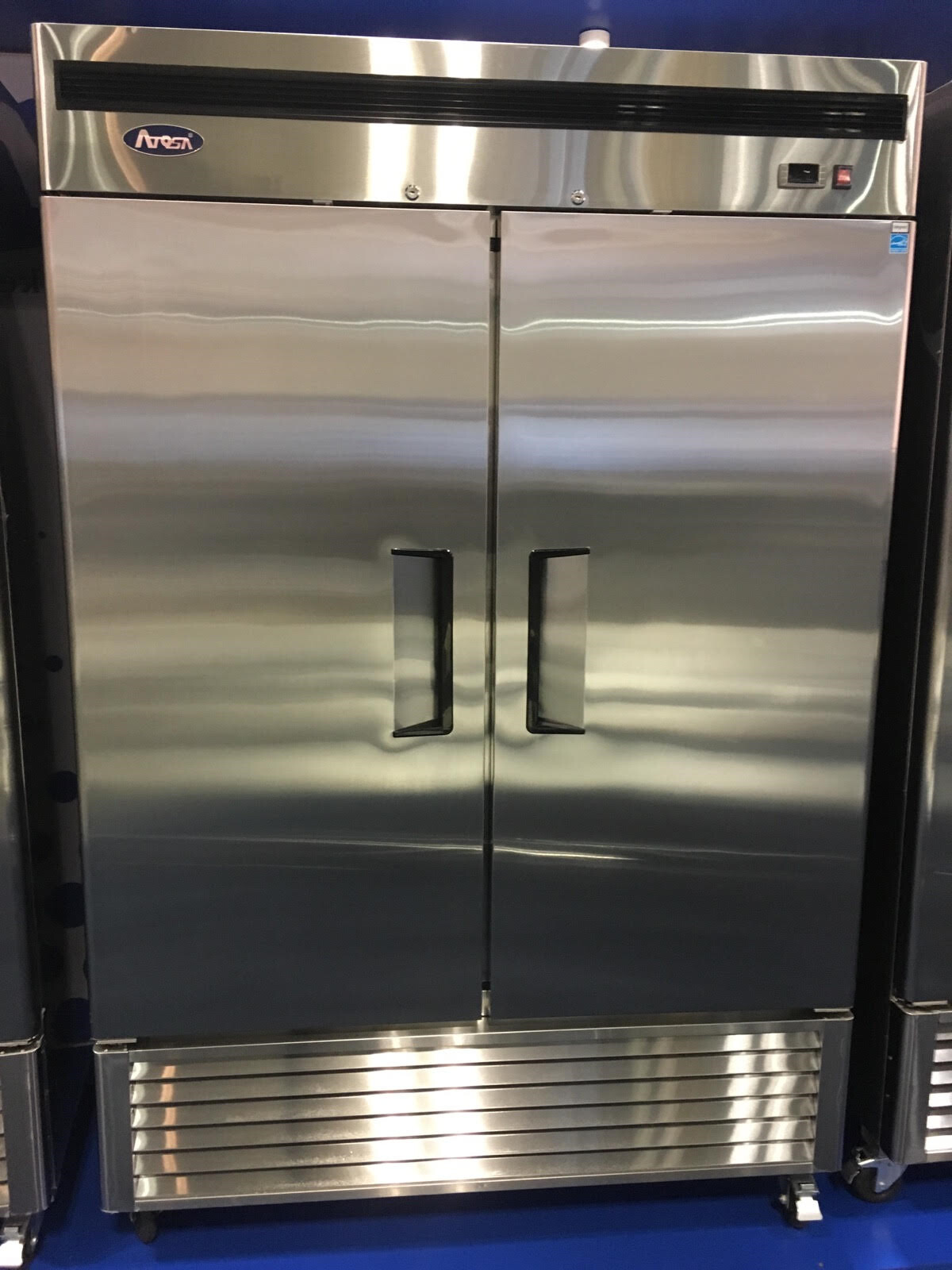 Commercial Reach-In Refrigerator 54″ Double Solid Door Stainless Steel Free Lift