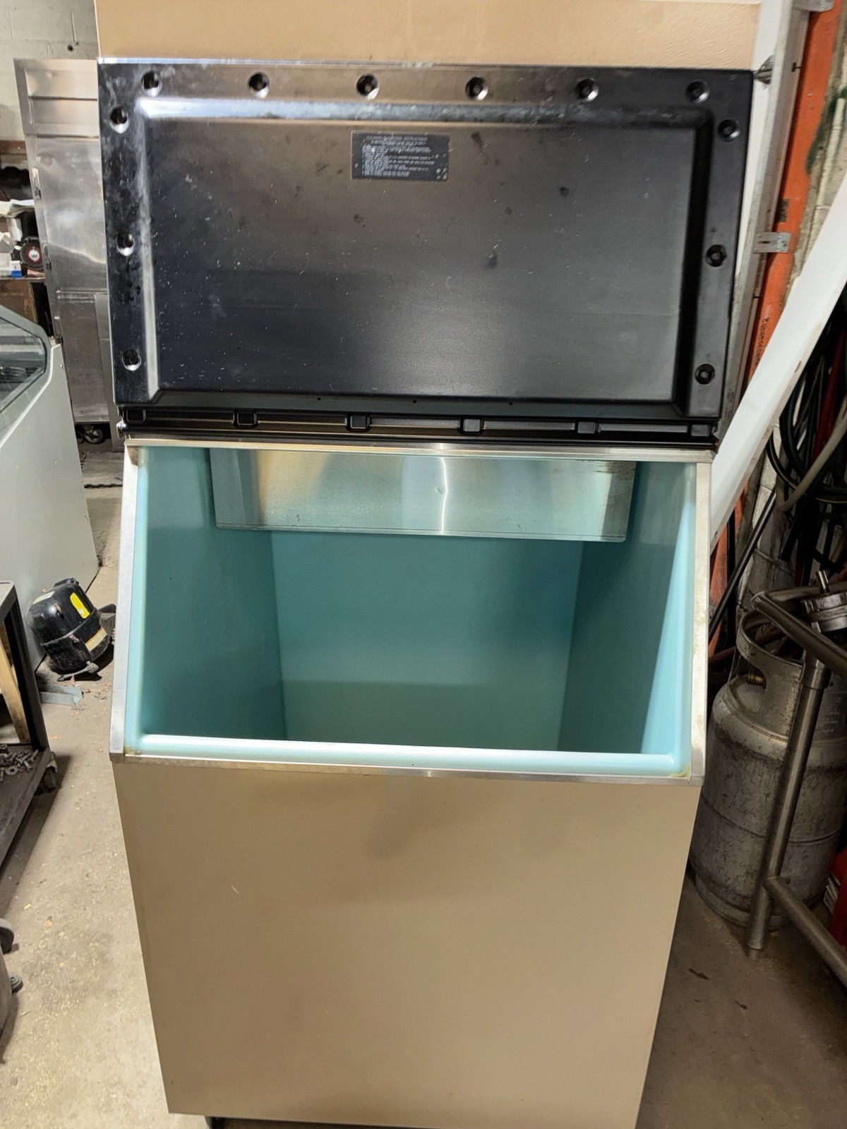 Manitowoc 600 Lb Ice Maker, 220v, 1 Ph, Air Cooled. Warrantied!