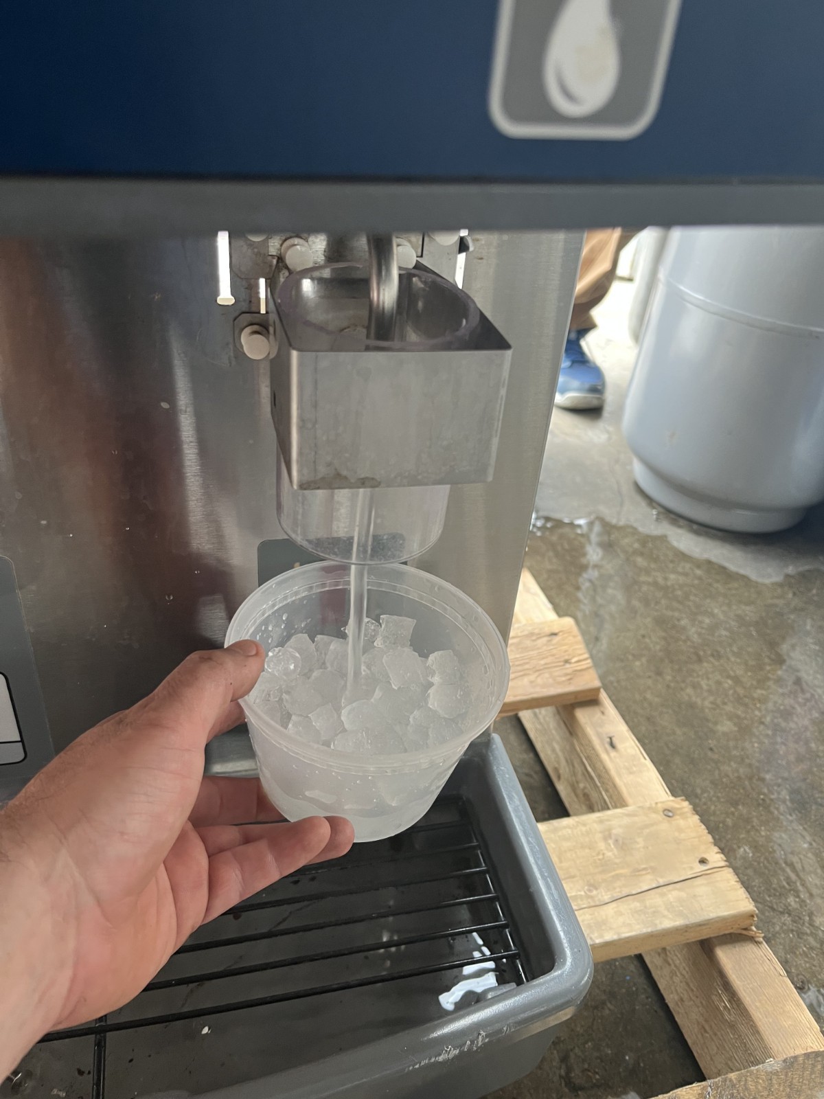 FOLLET 400 LBS AIR COOLED ICE MAKER/WATER DISPENSER (CHEWABLE ICE) MODEL 25CT400