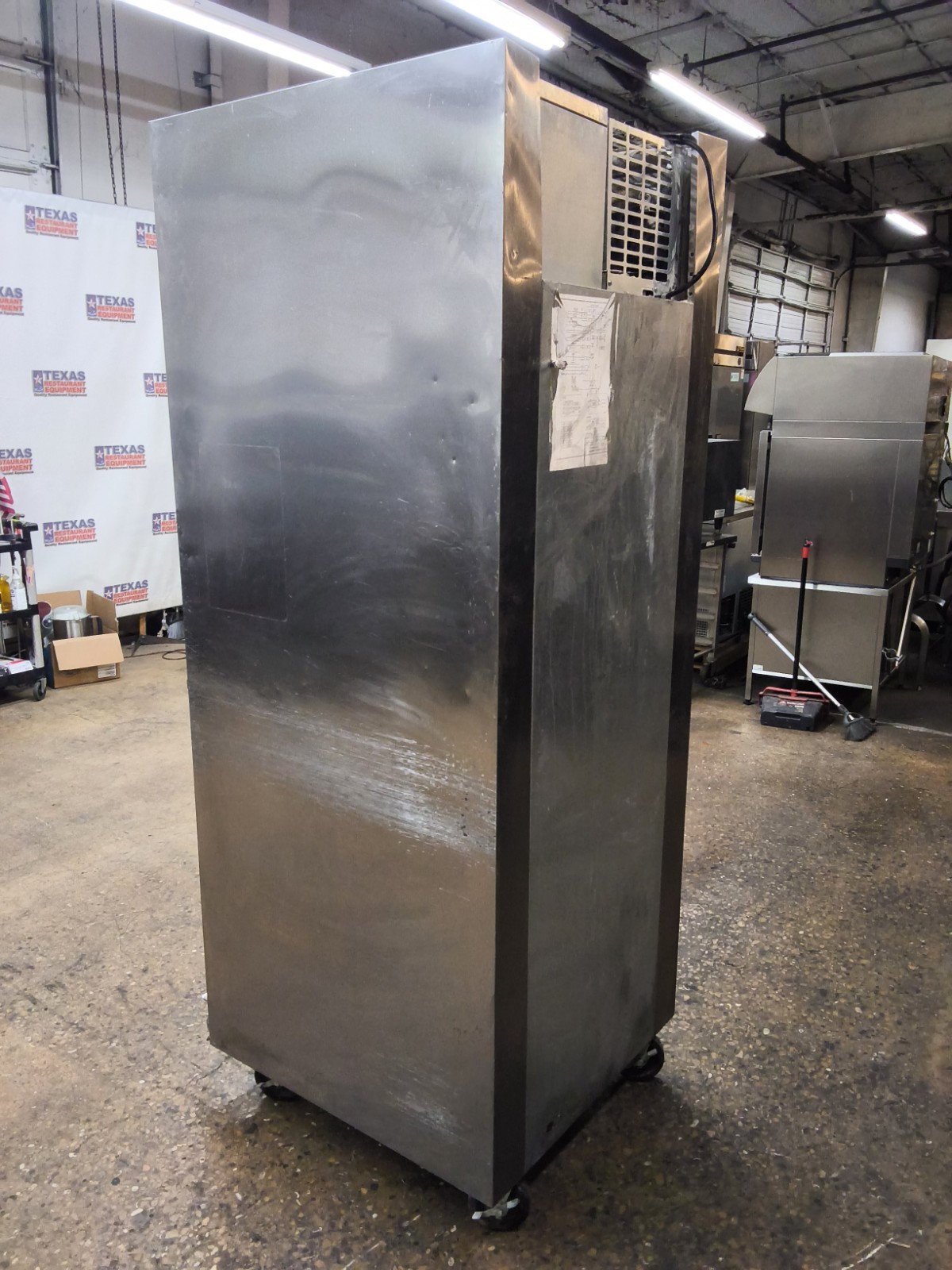 Traulsen RHT132WUT-FHS Commercial 1 solid Door Refrigerator on Casters year 2023