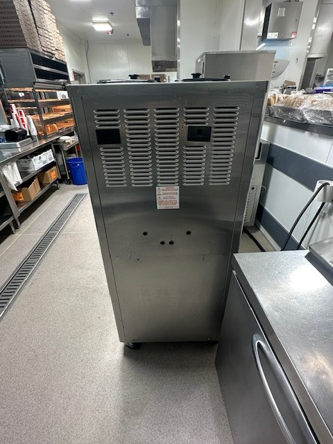 2020 Taylor C716-33 Soft Serve Frozen Yogurt Ice Cream Machine 3 Phase Air Cool