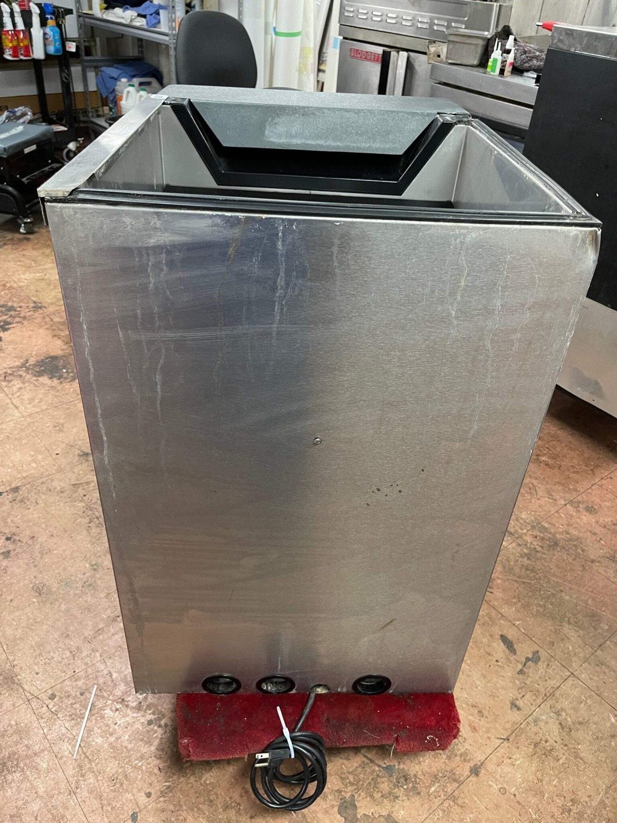 Manitowoc MII-150 Ice Dispensing Bin 150LB Storage With Drink Fountain 120V – JS