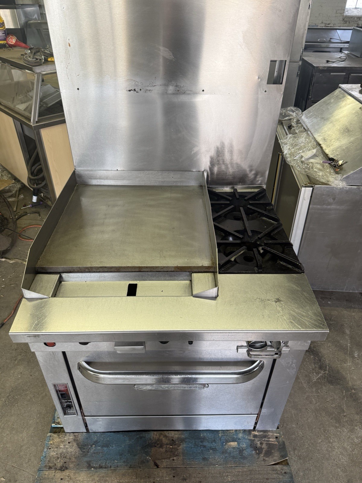 SOUTHBEND 24” GRIDDLE AND 2 BURNER STOVE LP GAS COMMERCIAL RANGE USED GRILL OVEN