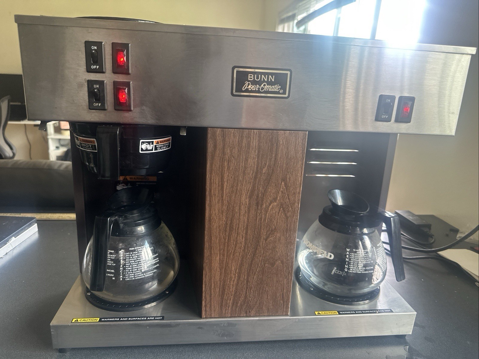 BUNN VPS W/G Commercial Pourover Coffee Brewer Maker 12-Cup w/ 4 Carafes