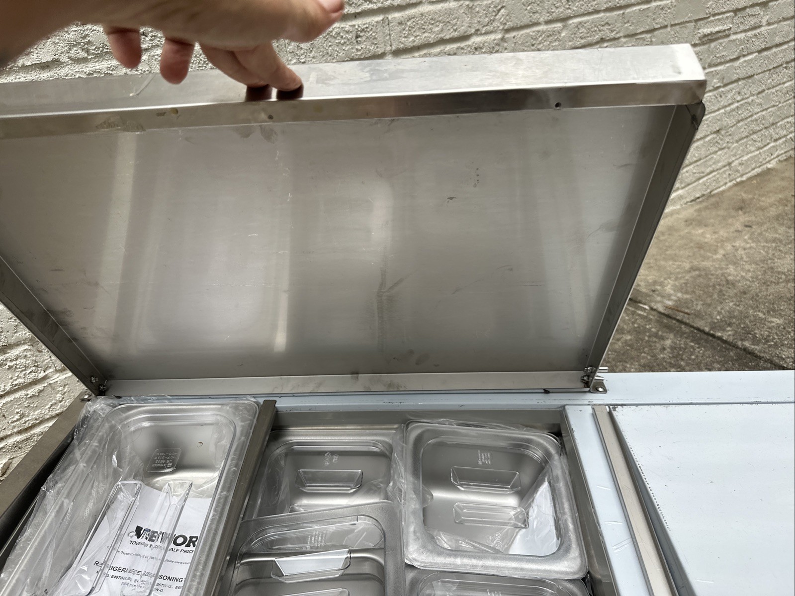 VEVOR Refrigerated Condiment Countertop Sandwich Prep Station Table E40TW-G
