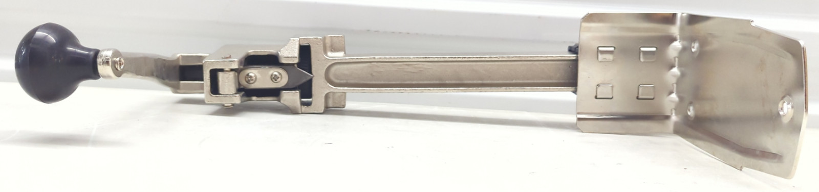 New Star Foodservice 7006841 Manual Table Can Opener for cans up to 11 inches
