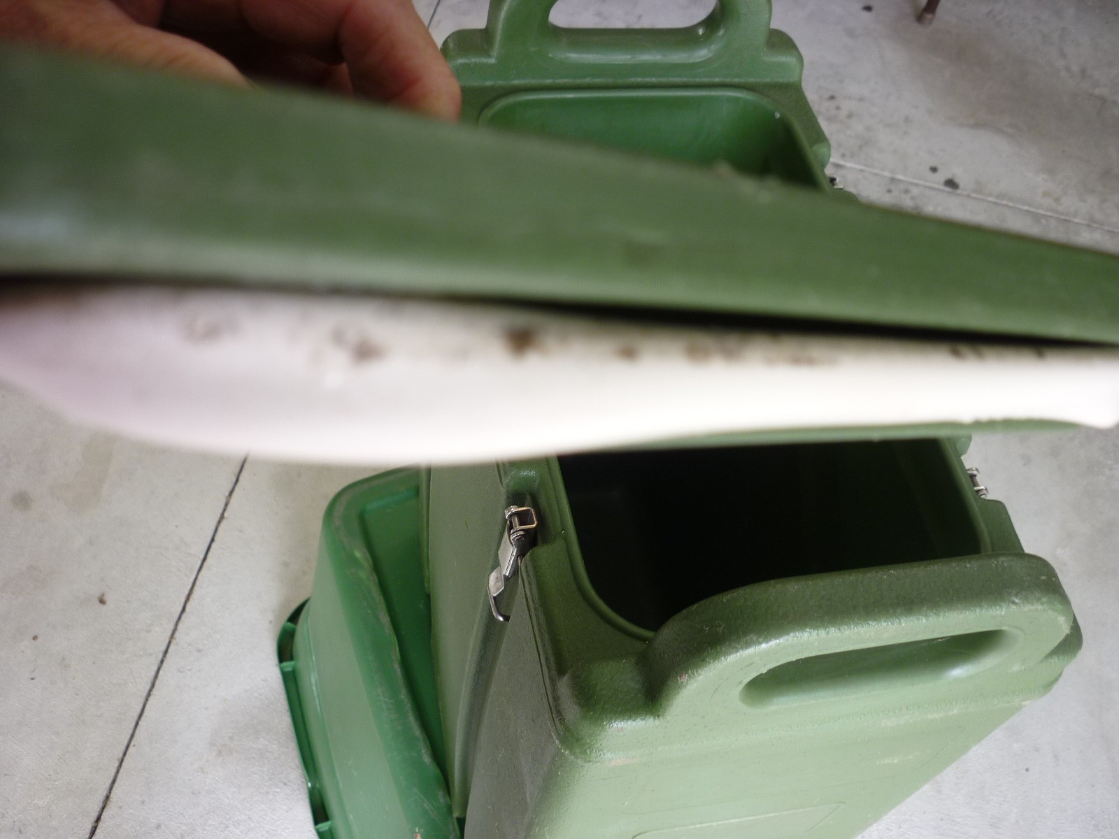 Green Cambro Drink Container Derver Insulated 26F03