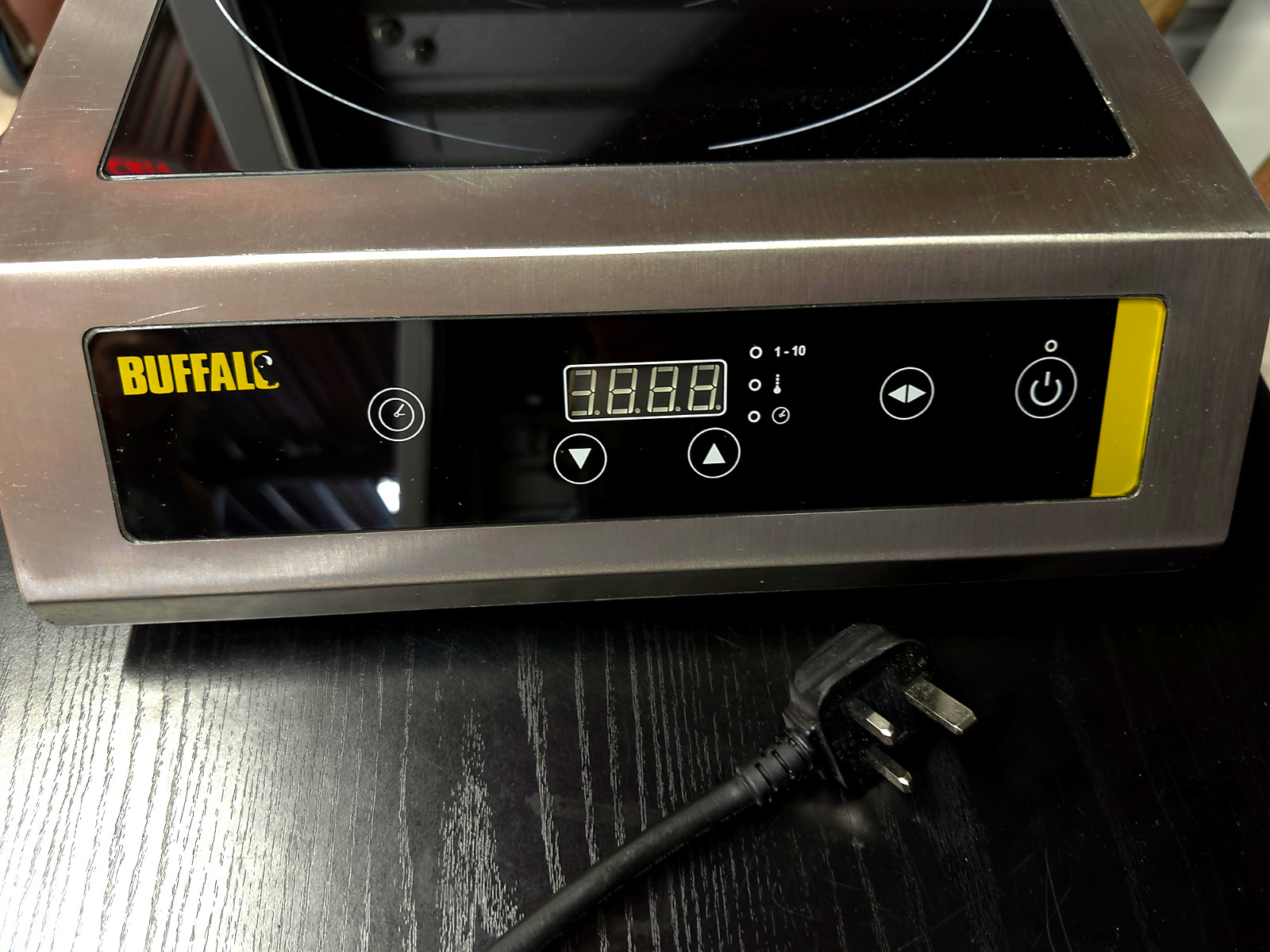 Buffalo CP799 3000W Commercial Induction Hob Single Zone Stainless Steel 220-240