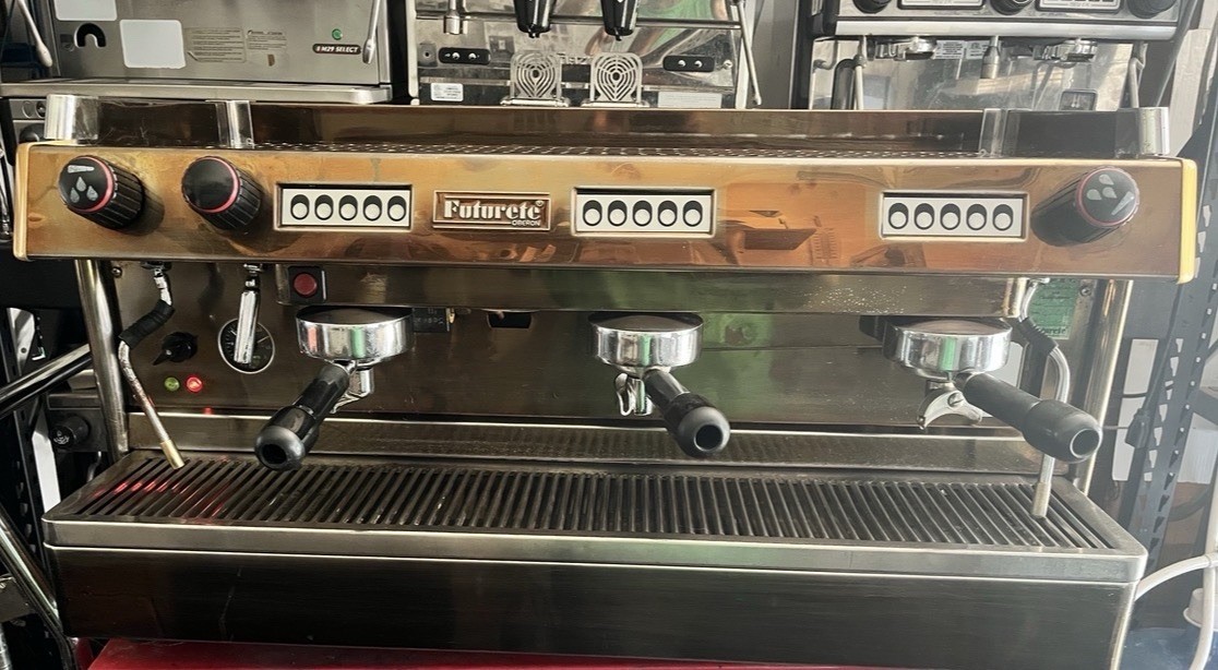 FUTURETE ESPRESSO MACHINE 3 GROUP AUTOMATIC 220 VT/5060 HZ