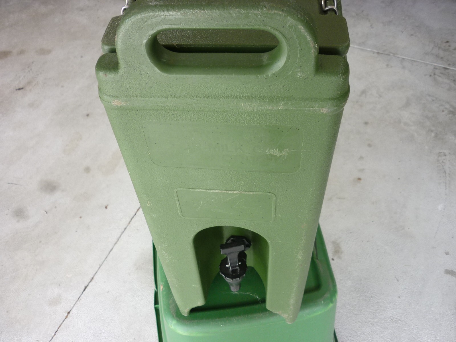 Green Cambro Drink Container Derver Insulated 26F03