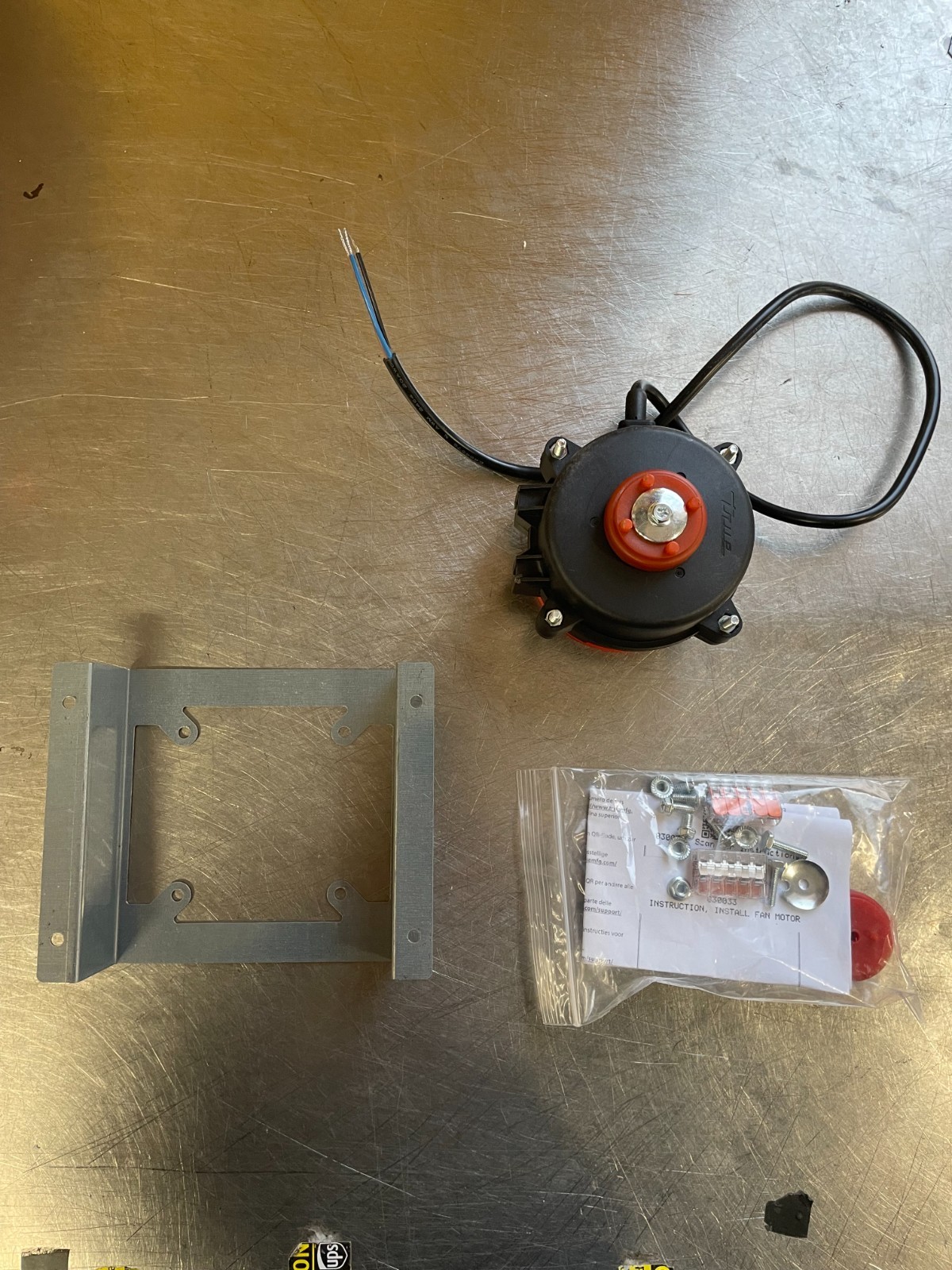 TRUE PN:837869 (ECY-02-U-120) 120VAC 50/60HZ 1550RPM MOTOR