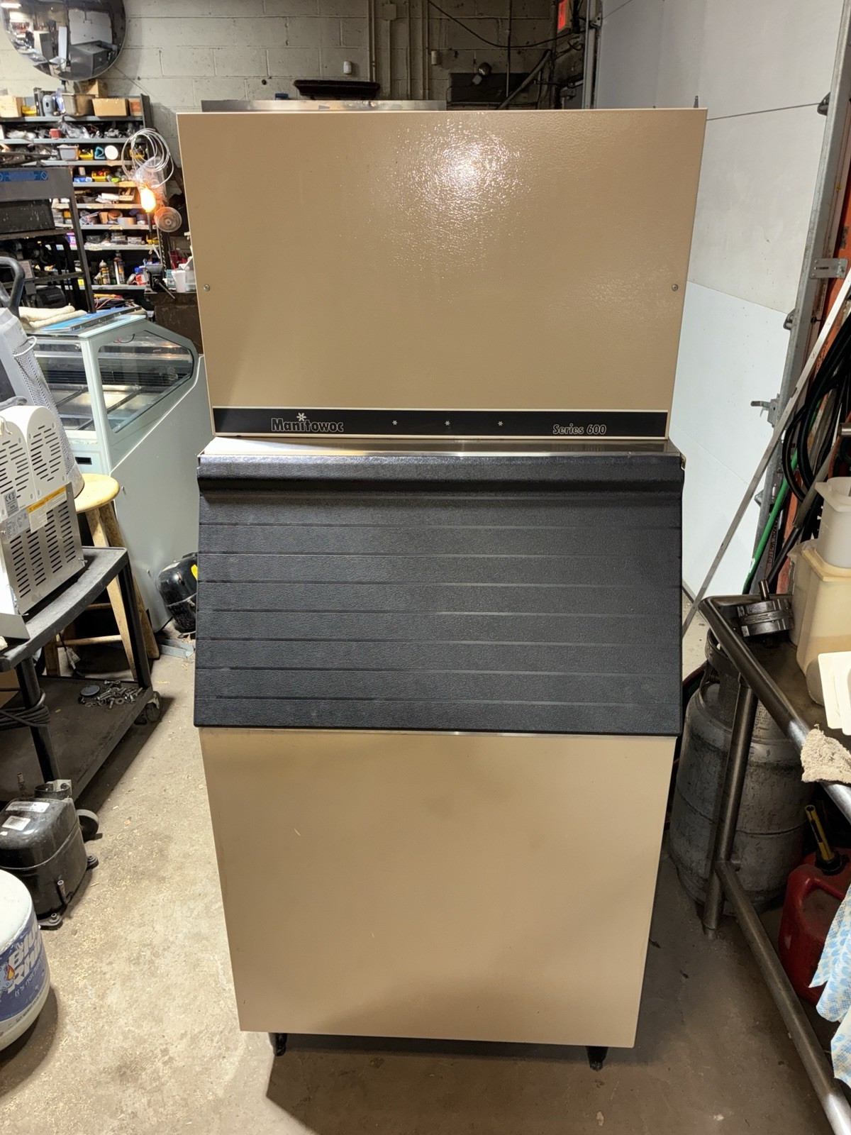 Manitowoc 600 Lb Ice Maker, 220v, 1 Ph, Air Cooled. Warrantied!