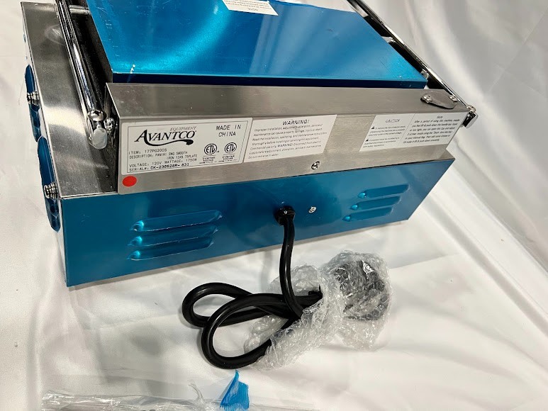 Avantco PG200S Commercial Panini Sandwich Grill with Smooth Plates – 120V, 1750W