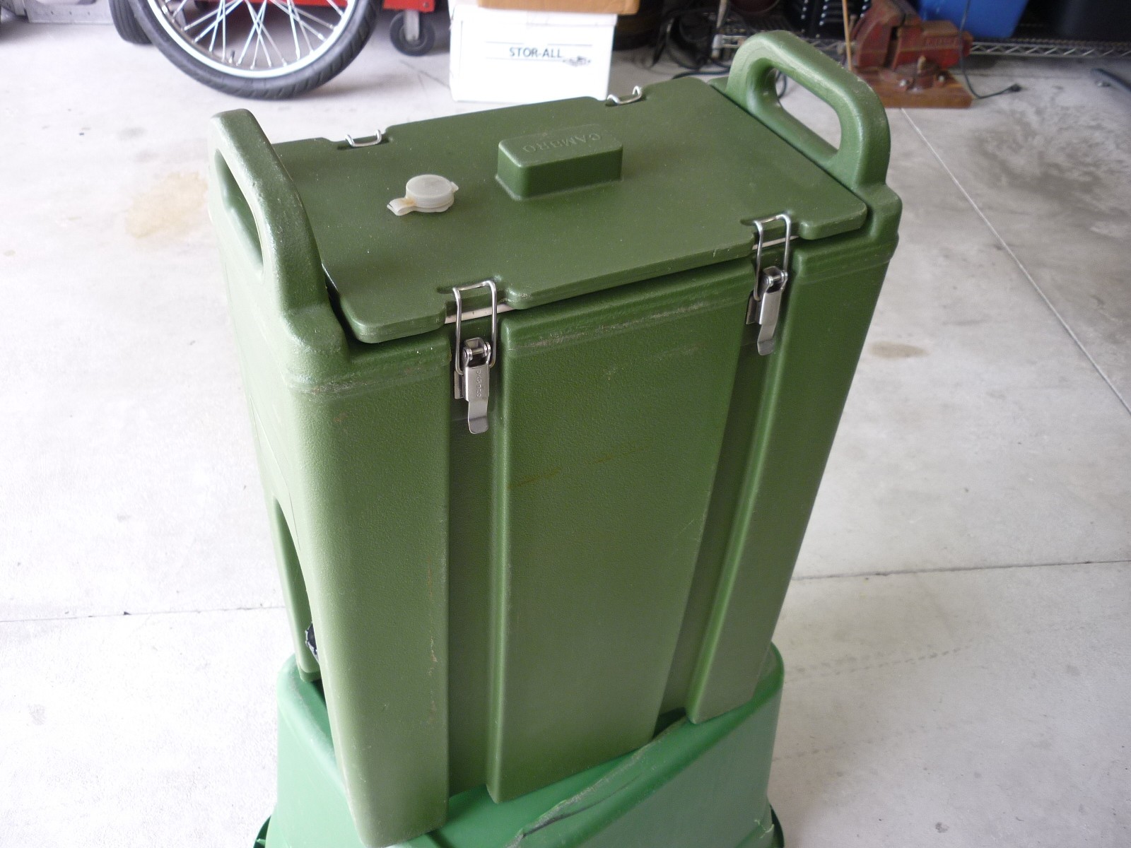 Green Cambro Drink Container Derver Insulated 26F03