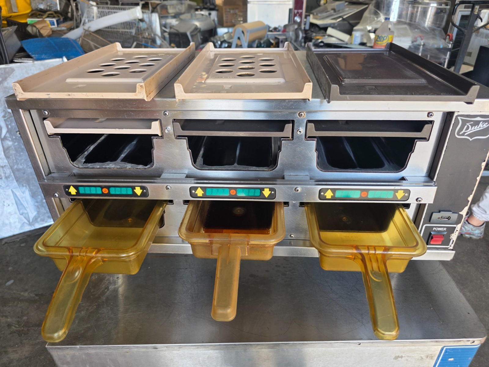 Duke RFHU-23 120/60/1 26 Inch Heated Holding Cabinet 2 Tier 3 Sections 7 trays